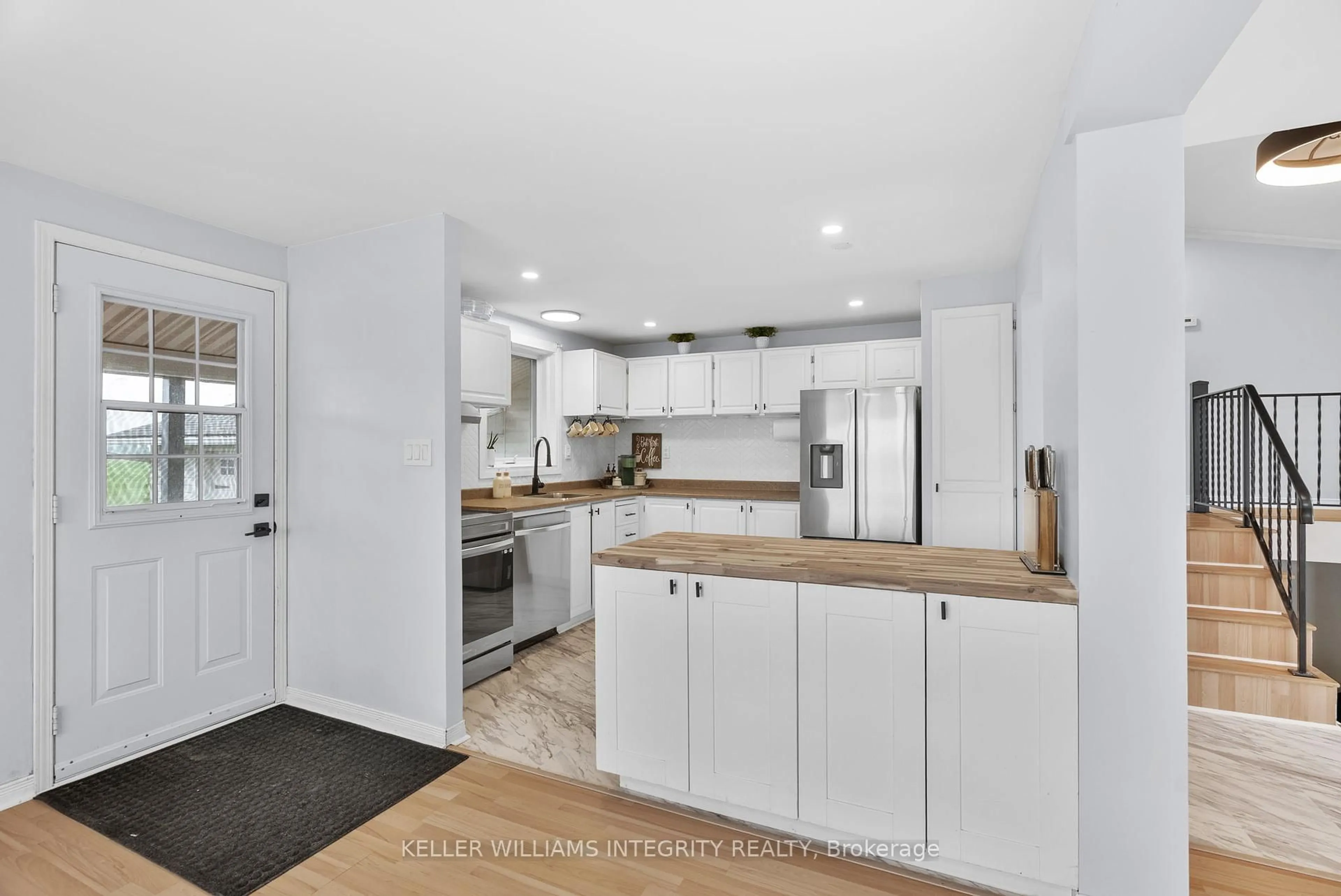 Open concept kitchen, unknown for 1560 Mclaughlin Rd, North Stormont Ontario K0A 1R0