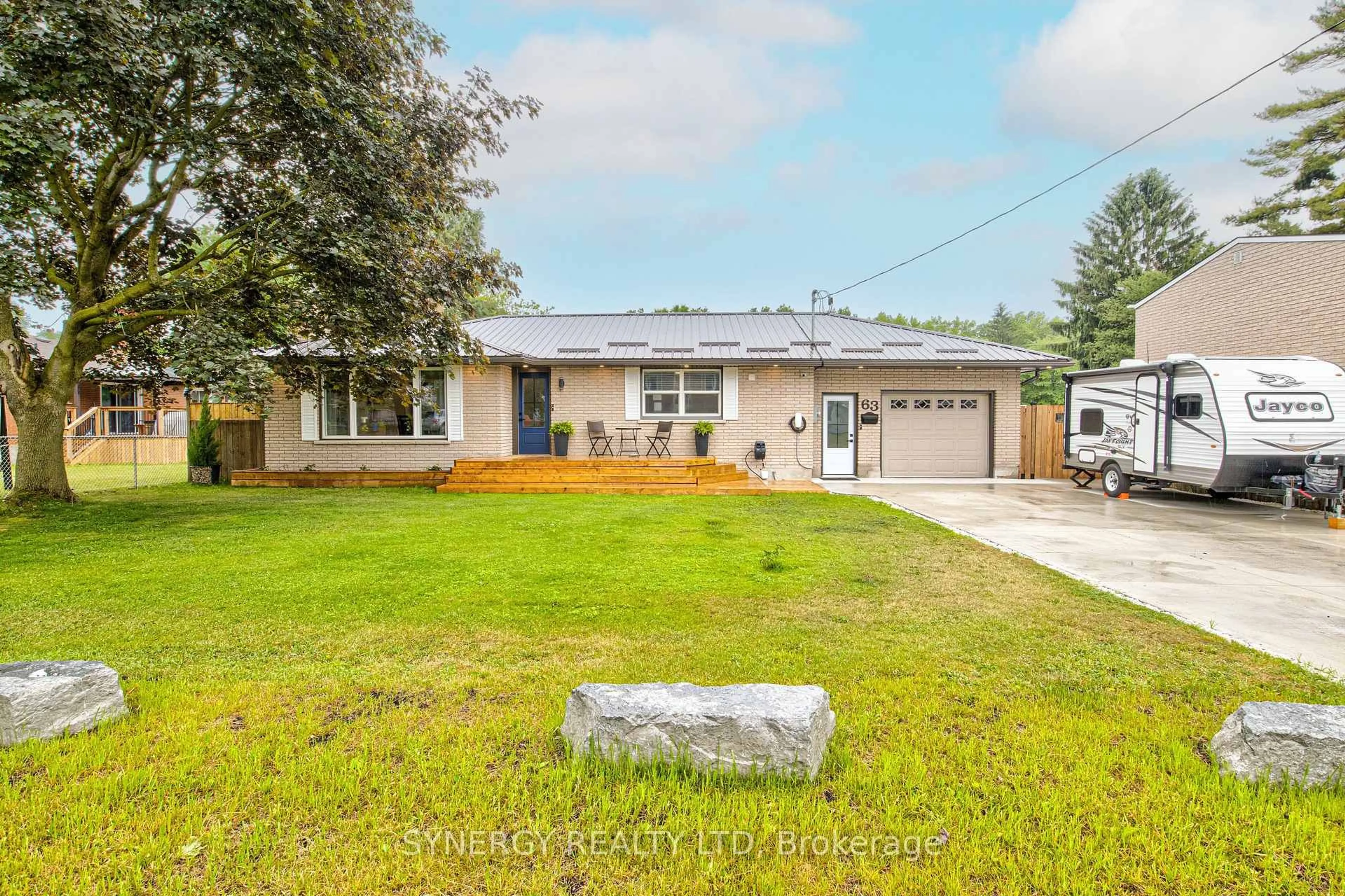 A pic from outside/outdoor area/front of a property/back of a property/a pic from drone, street for 63 Earle St, Tillsonburg Ontario N4G 2M5