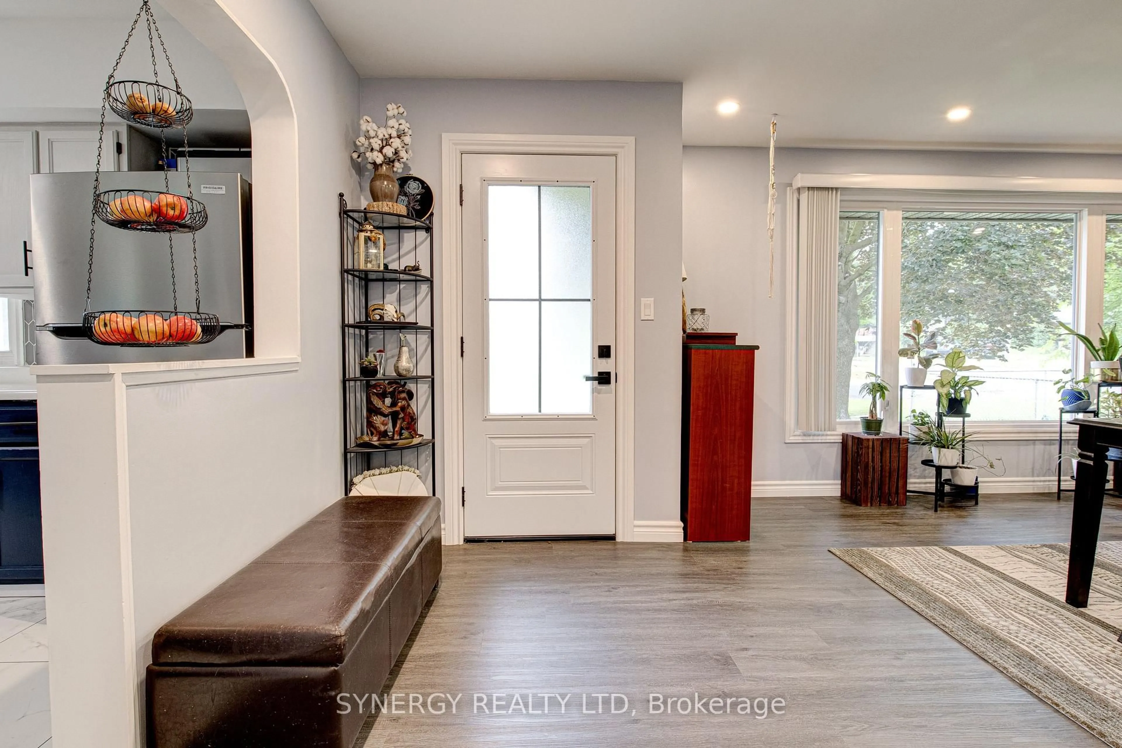 Indoor entryway for 63 Earle St, Tillsonburg Ontario N4G 2M5