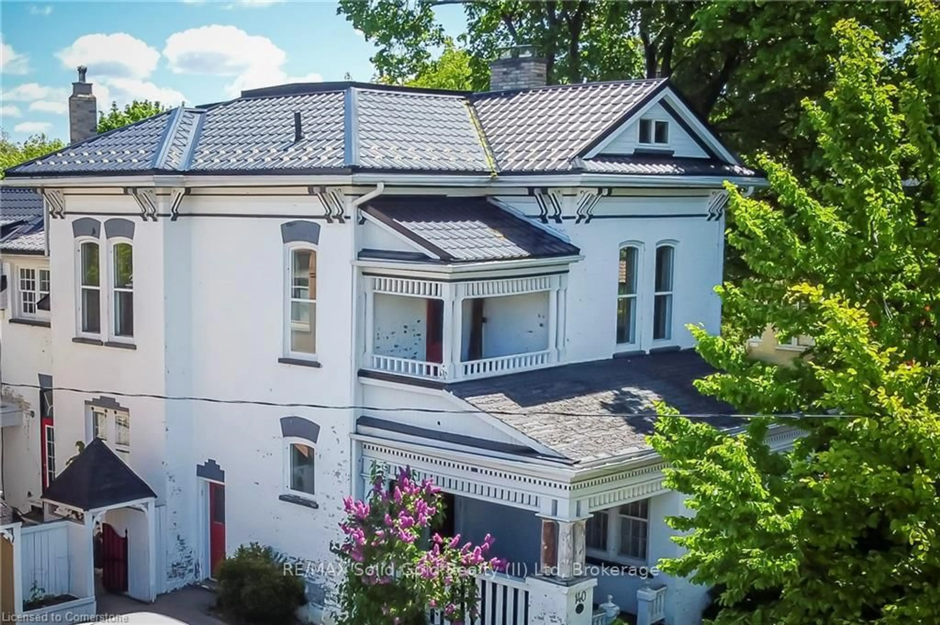 A pic from outside/outdoor area/front of a property/back of a property/a pic from drone, street for 140 Lancaster St, Kitchener Ontario N2H 1N1