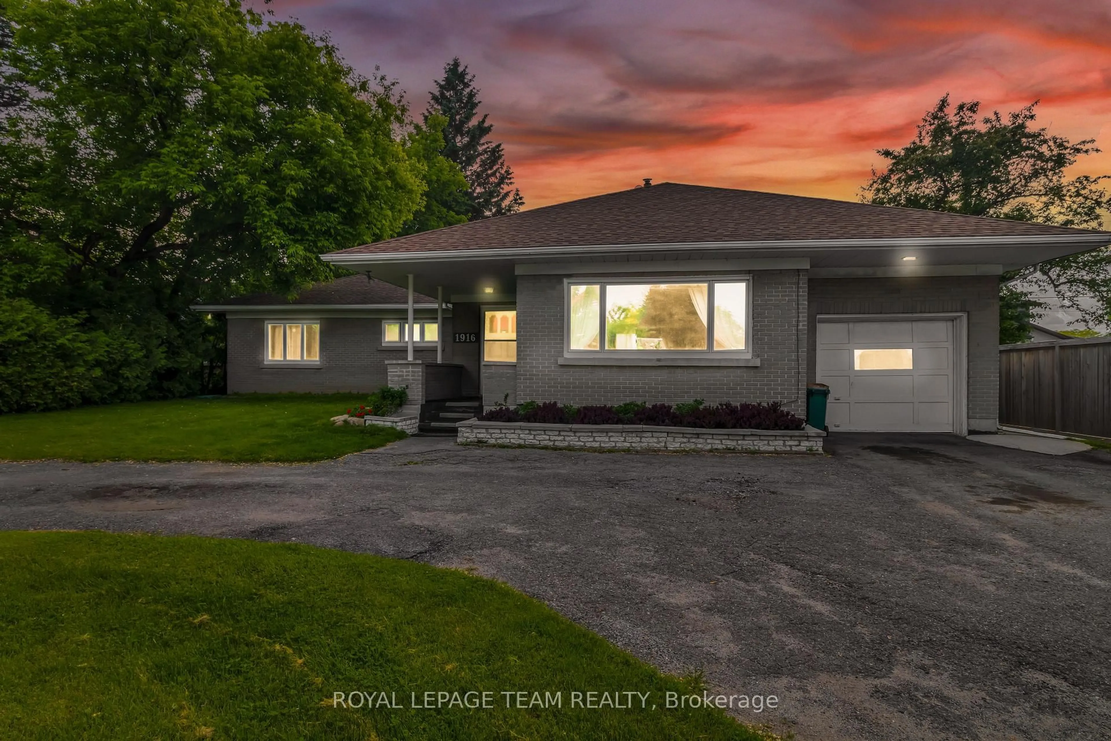 Home with vinyl exterior material, street for 1916 Alta Vista Dr, Ottawa Ontario K1H 7K6
