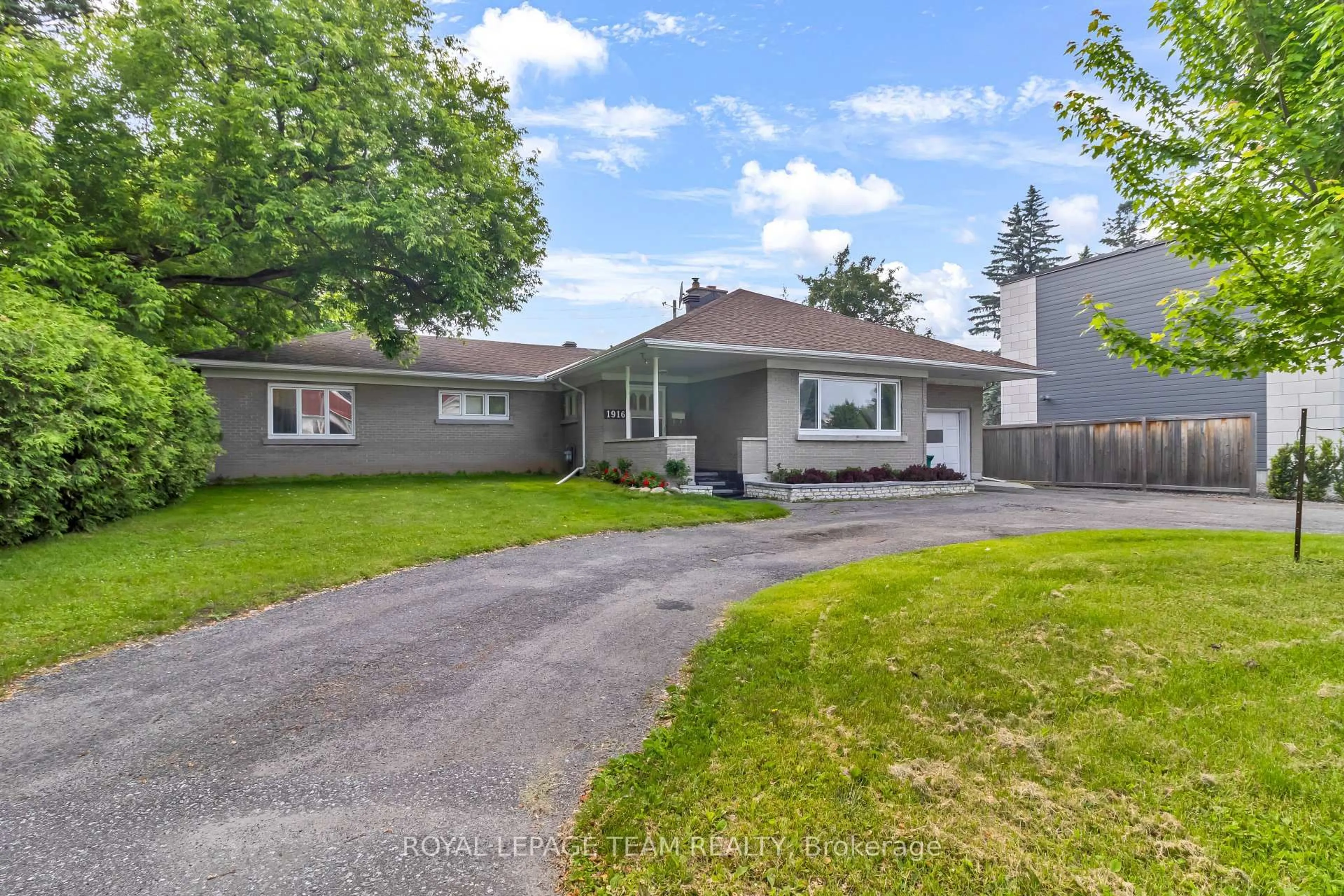 Unknown for 1916 Alta Vista Dr, Ottawa Ontario K1H 7K6