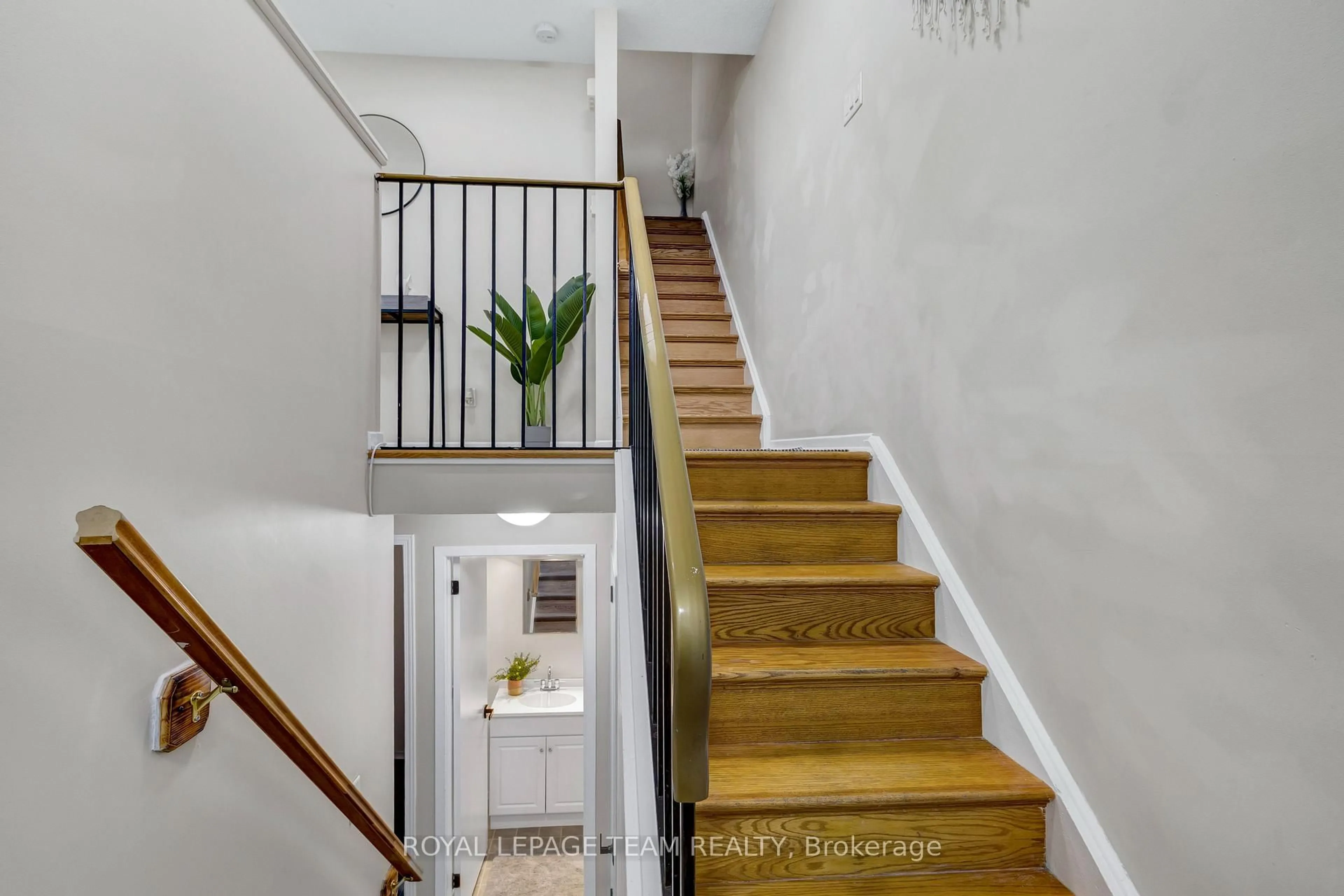 Stairs for 5 Banner Rd #L, Ottawa Ontario K2H 8T3
