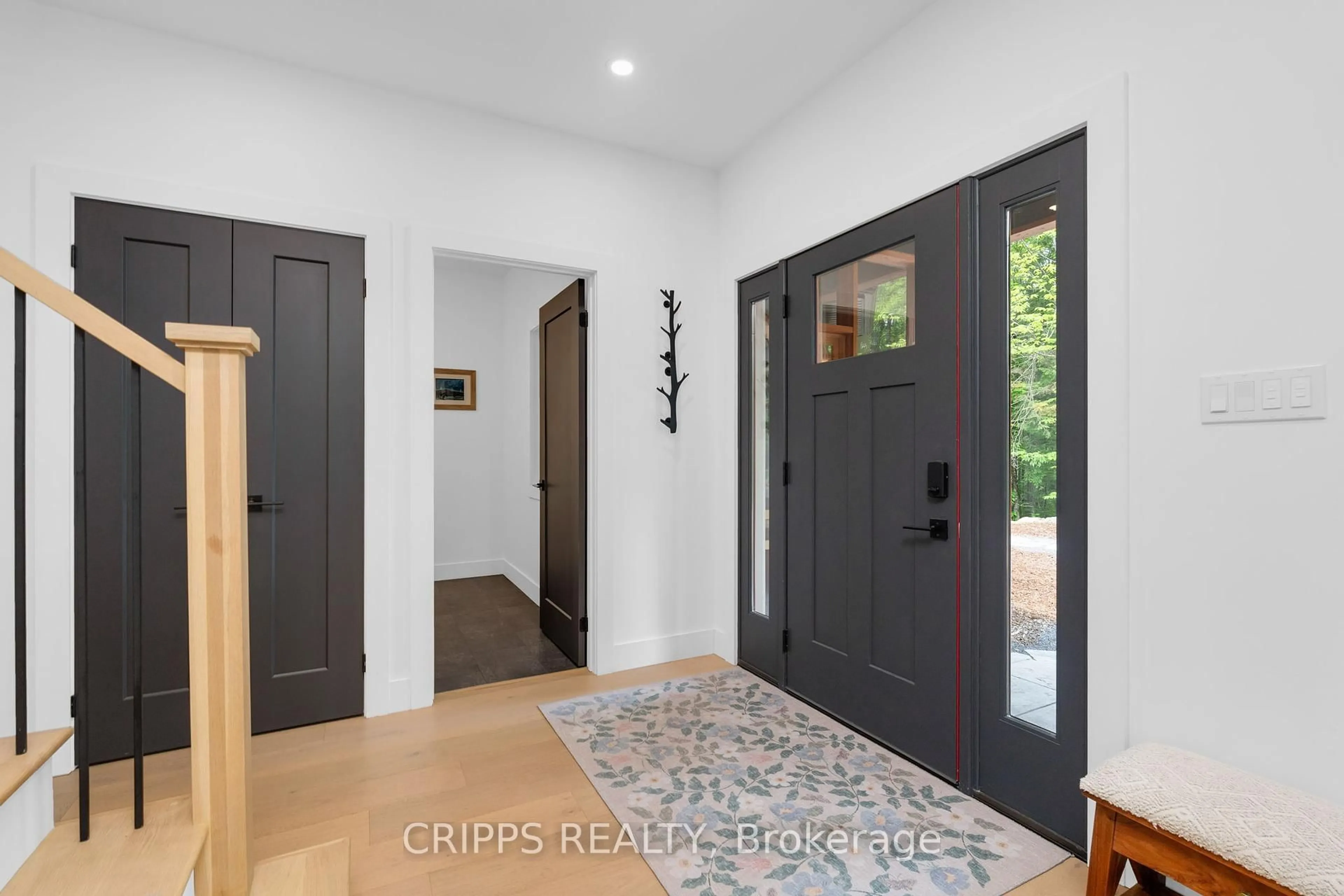 Indoor entryway for 4620 Aspdin Rd, Muskoka Lakes Ontario P0C 1J0