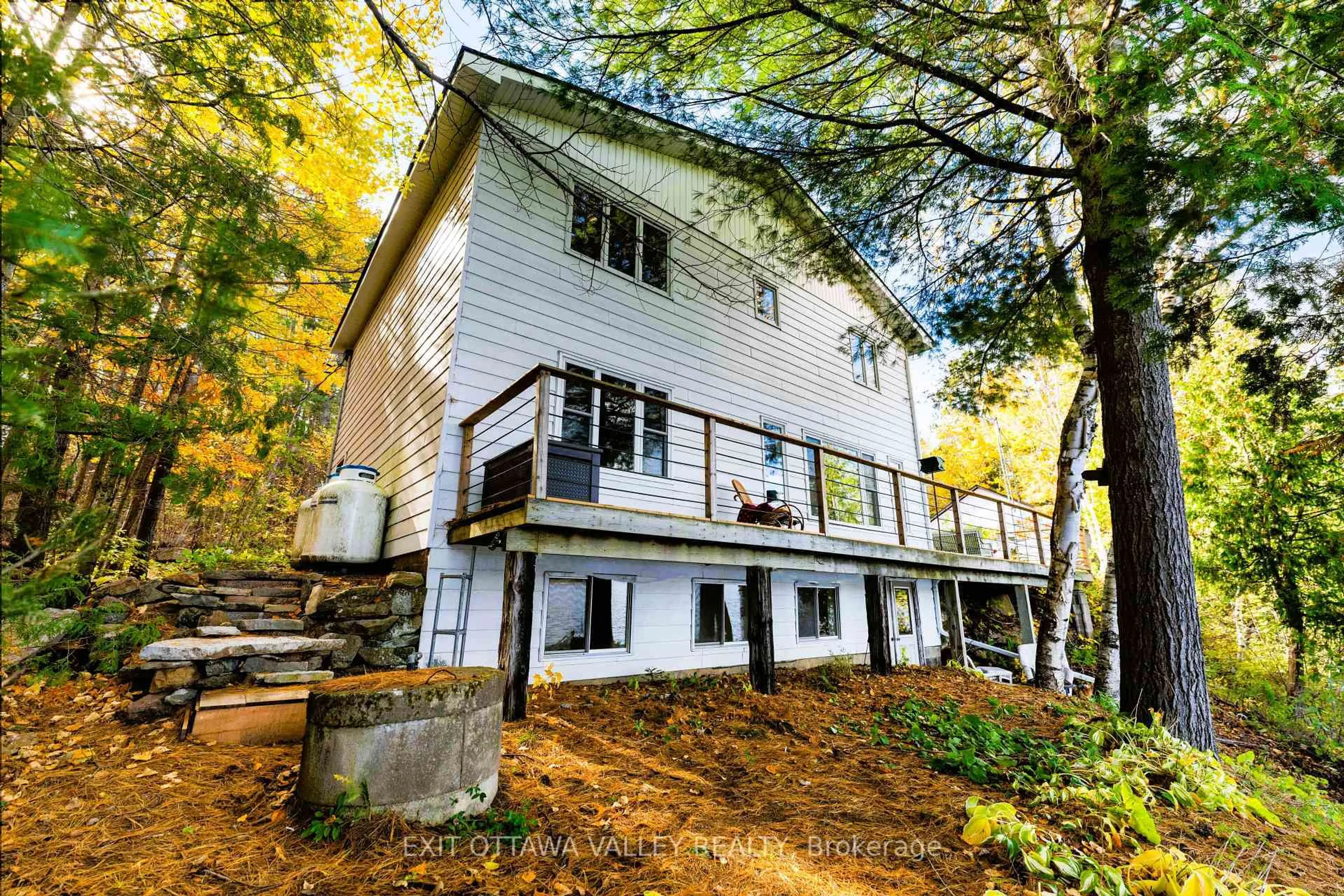 Home with vinyl exterior material, unknown for 88 Chris Mullin Lane, Barry's Bay Ontario K0J 1B0