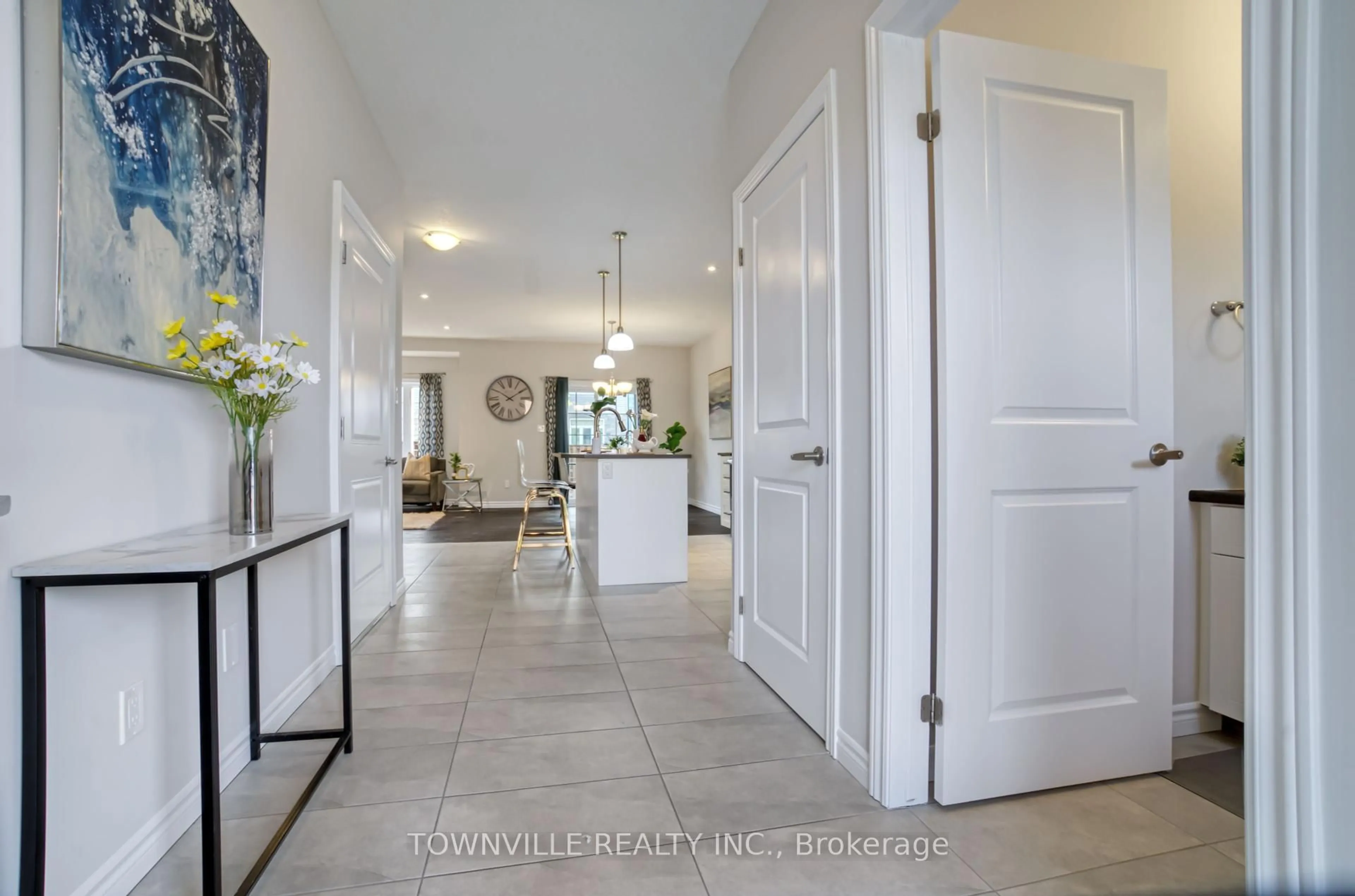 Indoor entryway for 2910 Tokala Tr #25, London North Ontario N6G 0T9
