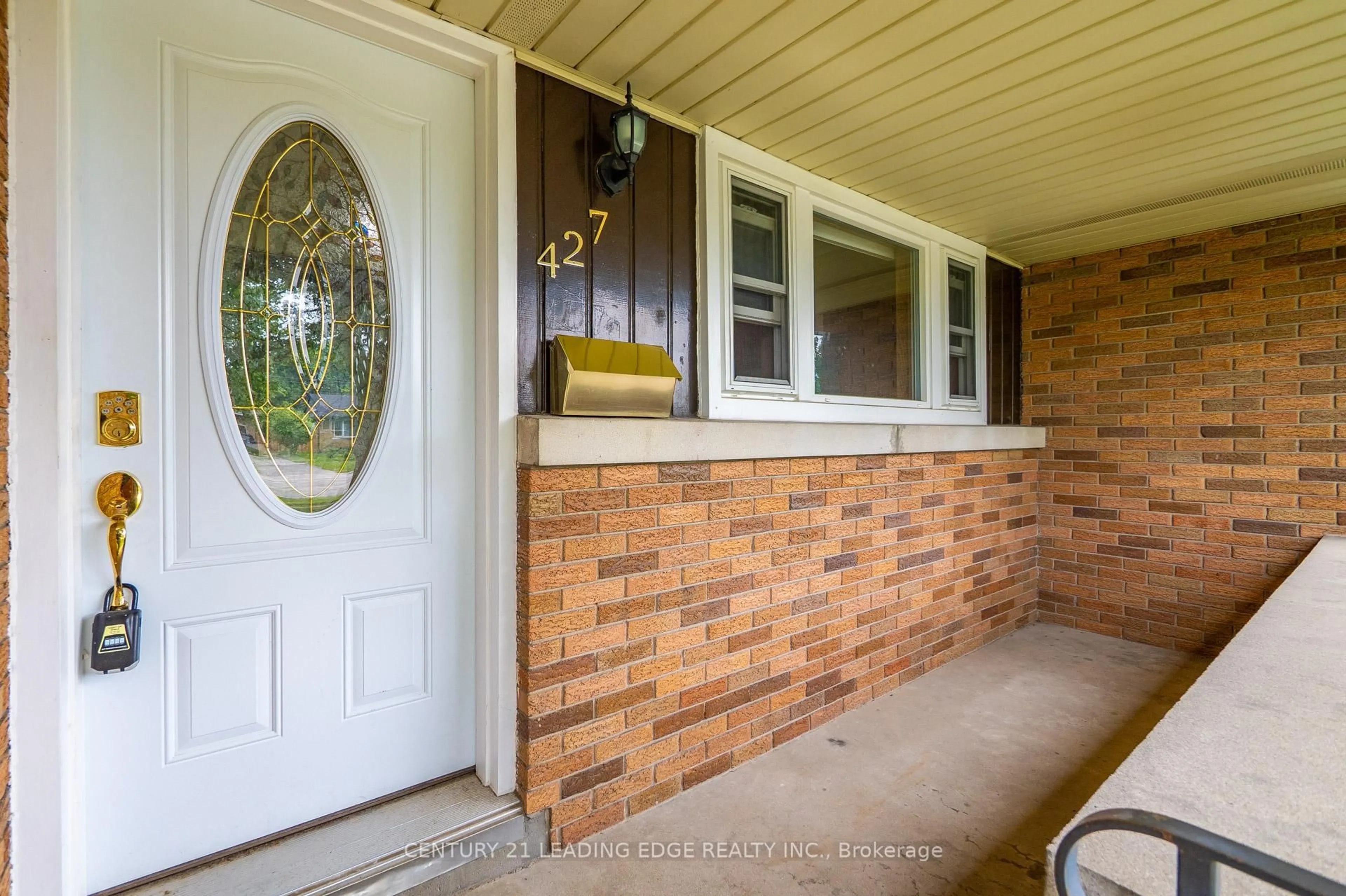 Indoor entryway for 427 Krug St, Kitchener Ontario N2B 1K9