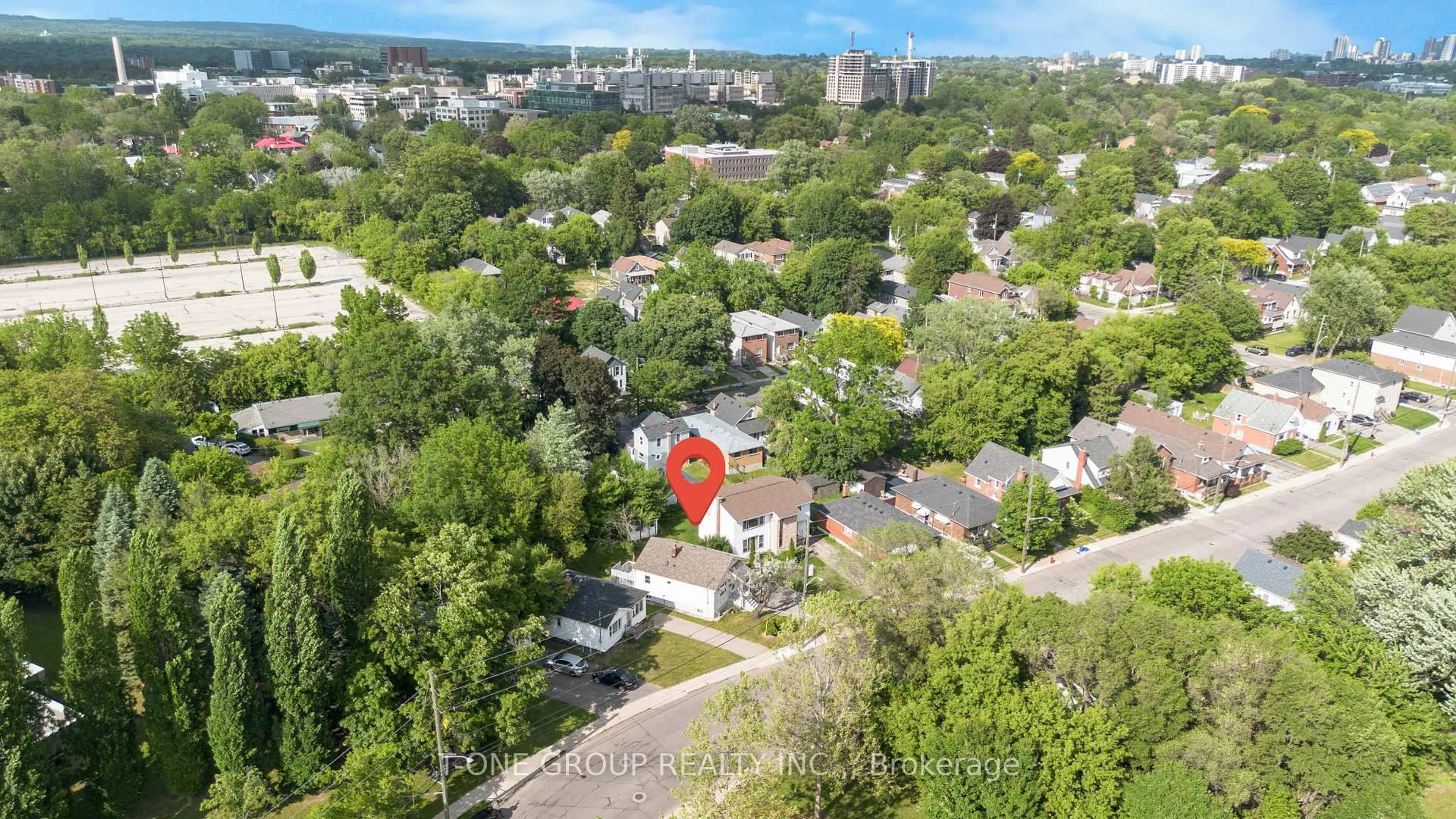 A pic from outside/outdoor area/front of a property/back of a property/a pic from drone, city buildings view from balcony for 160 Whitney Ave, Hamilton Ontario L8S 2G7