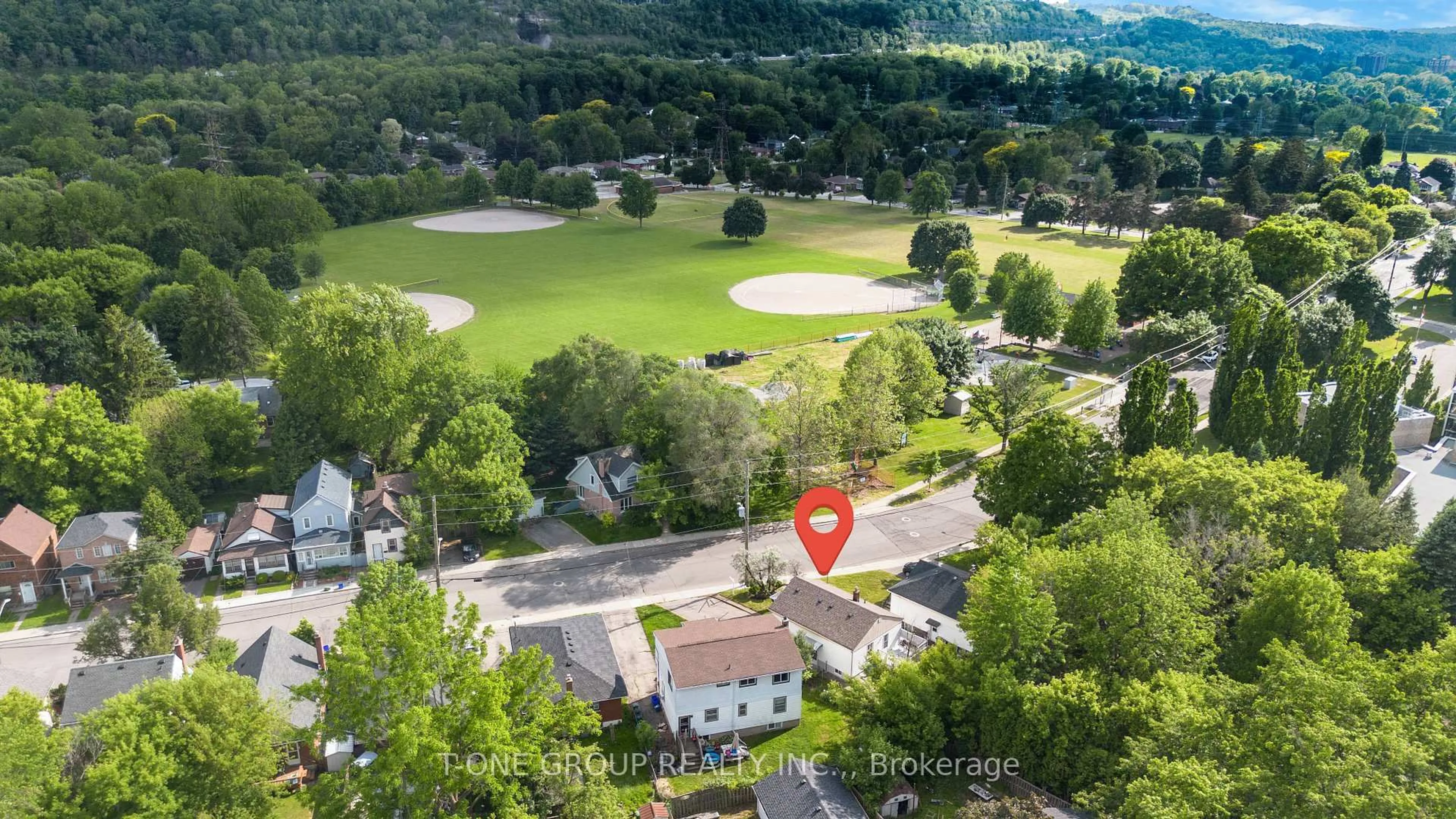 A pic from outside/outdoor area/front of a property/back of a property/a pic from drone, mountain view for 160 Whitney Ave, Hamilton Ontario L8S 2G7