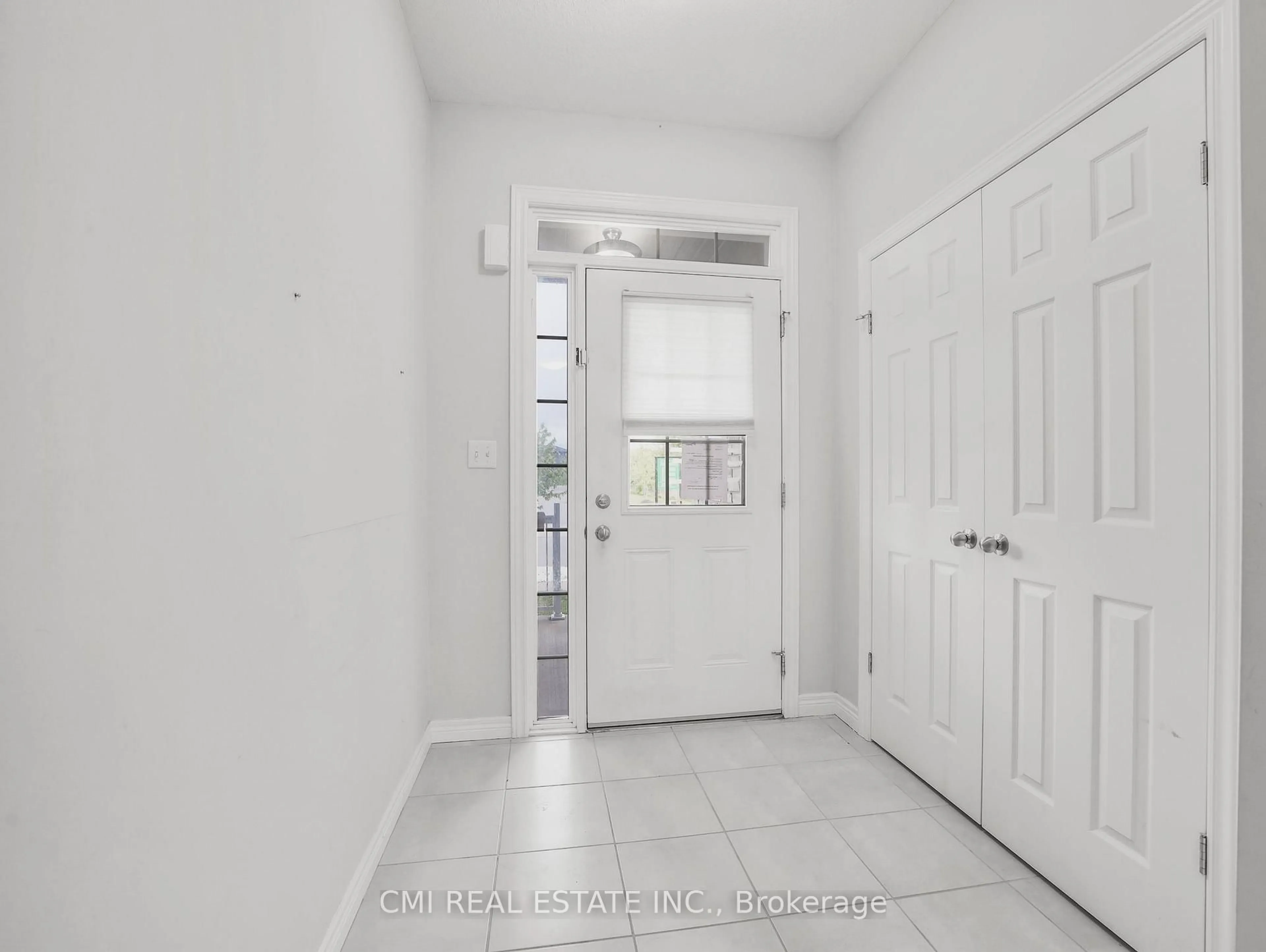 Indoor entryway for 36 Sparrow Ave, Cambridge Ontario N1T 0C4