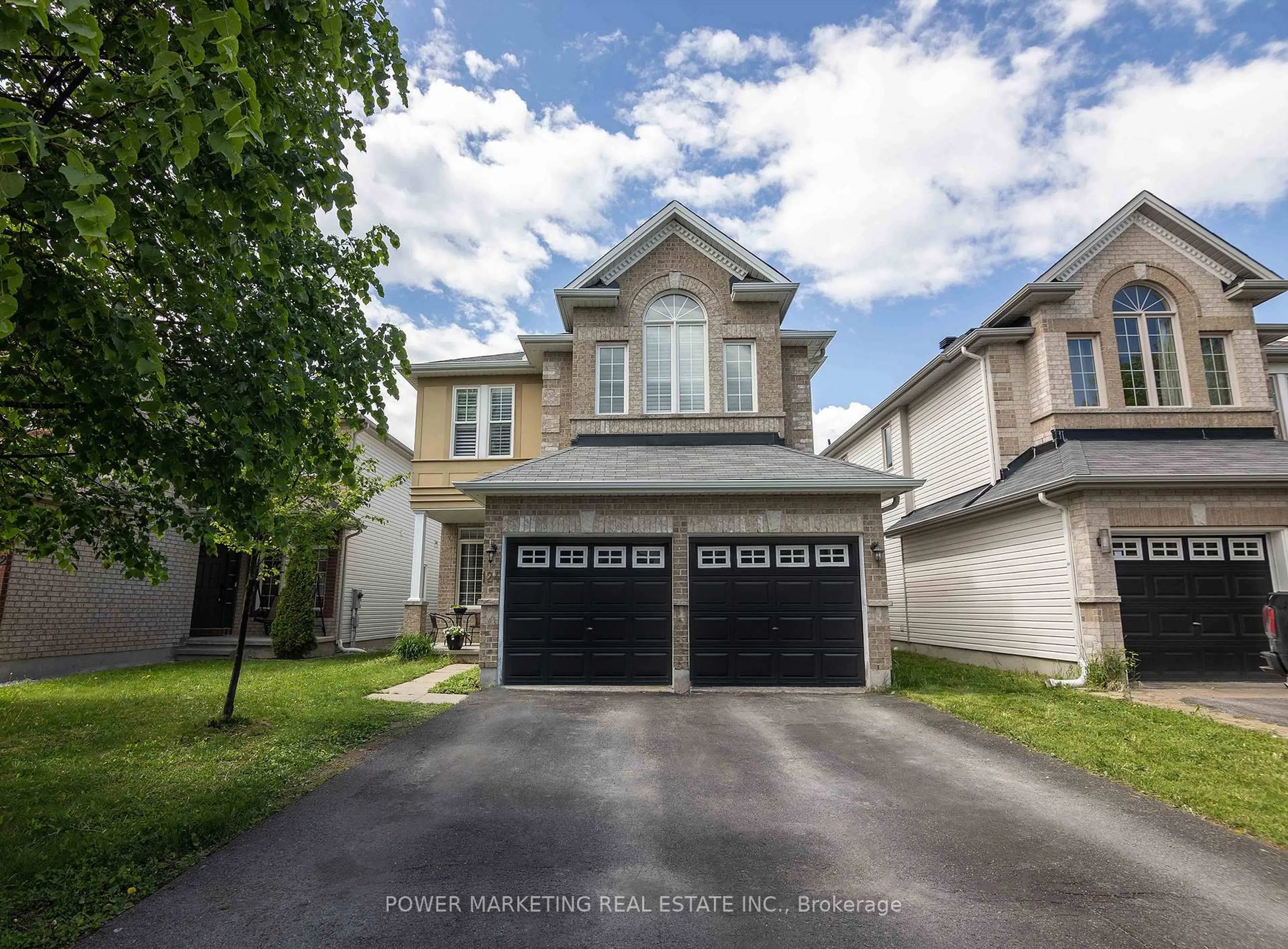 A pic from outside/outdoor area/front of a property/back of a property/a pic from drone, street for 124 Strathcarron Cres, Ottawa Ontario K2K 0C7