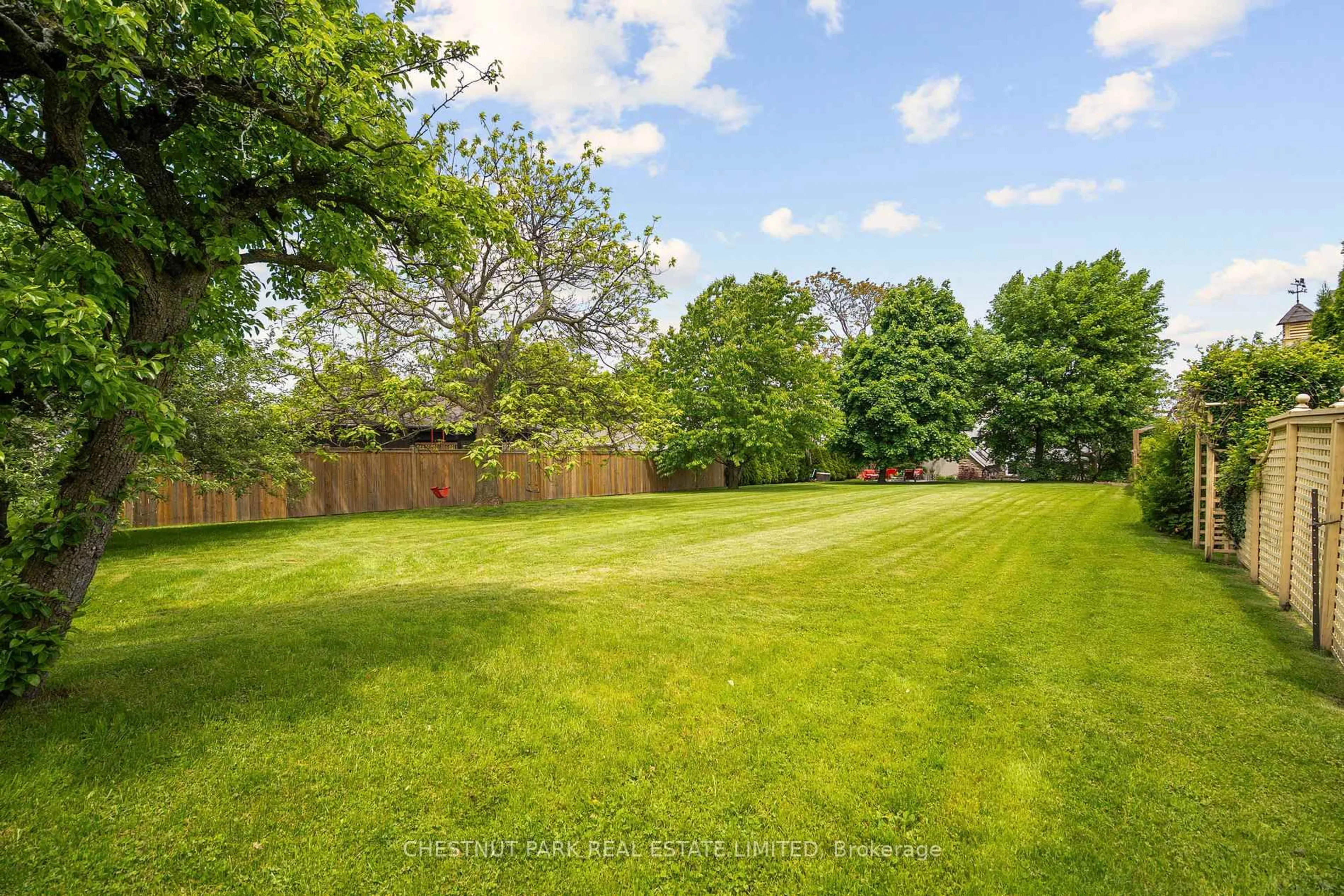 A pic from outside/outdoor area/front of a property/back of a property/a pic from drone, forest/trees view for 5170 King St, Lincoln Ontario L0R 1B0