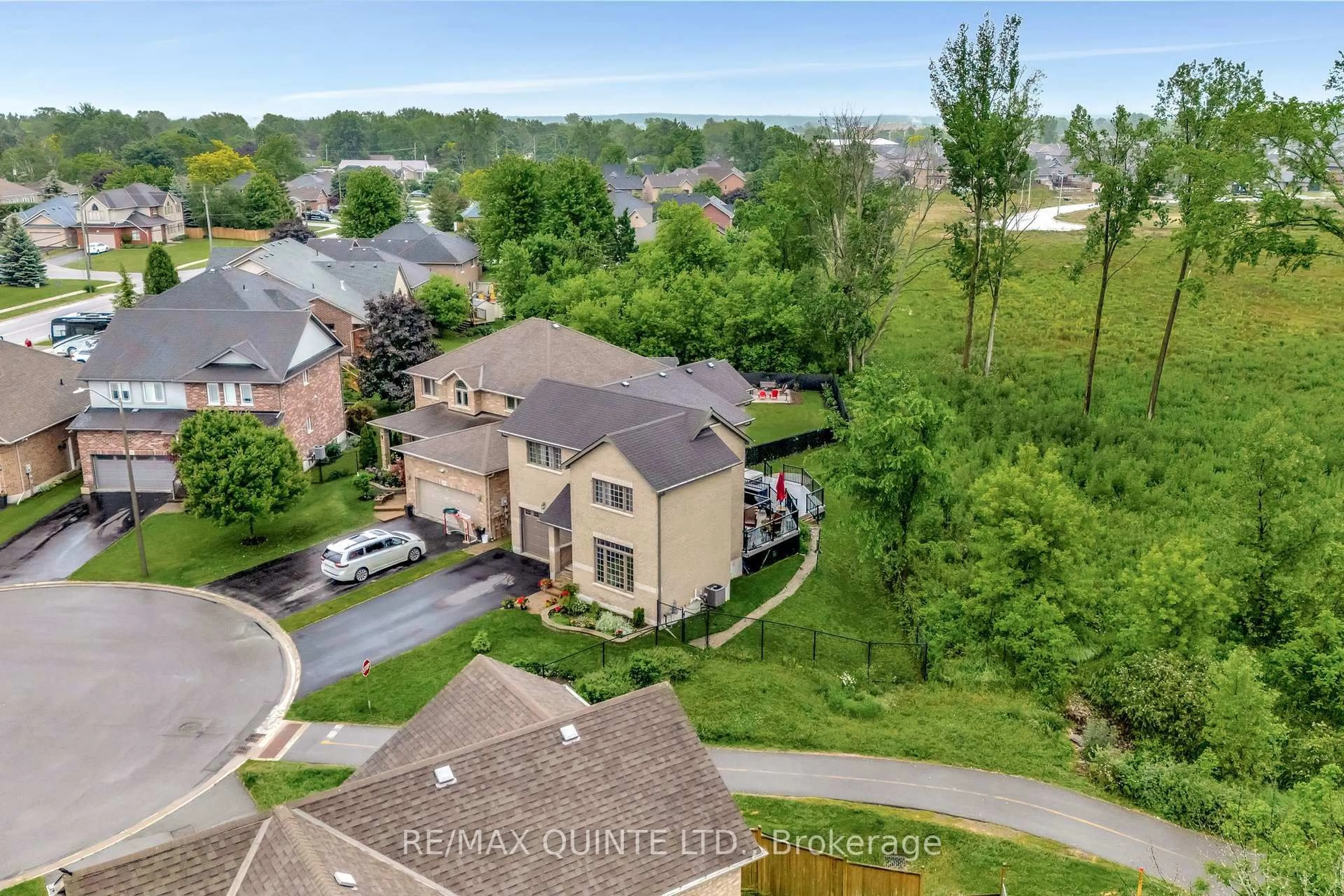 A pic from outside/outdoor area/front of a property/back of a property/a pic from drone, unknown for 10 Meagher Pl, Belleville Ontario K8P 0C1