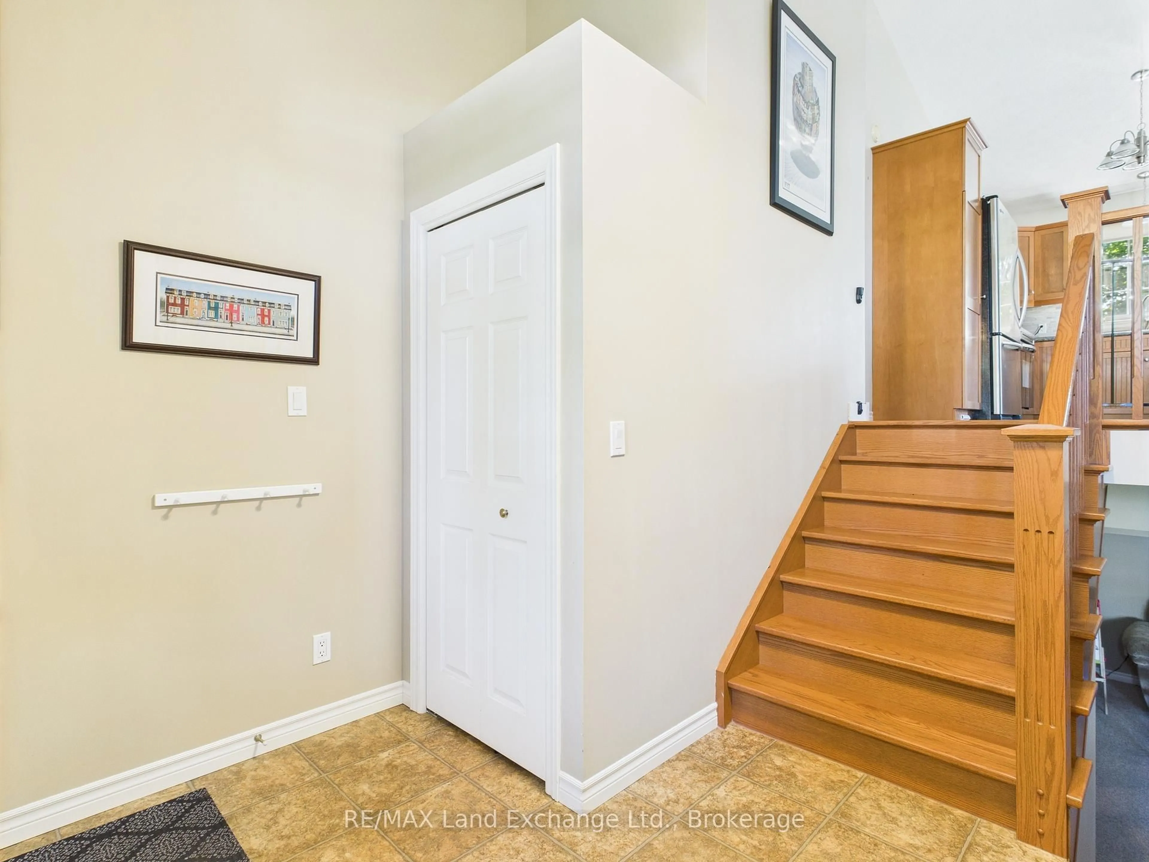 Indoor entryway for 773 Reynolds Dr, Kincardine Ontario N2Z 3B6