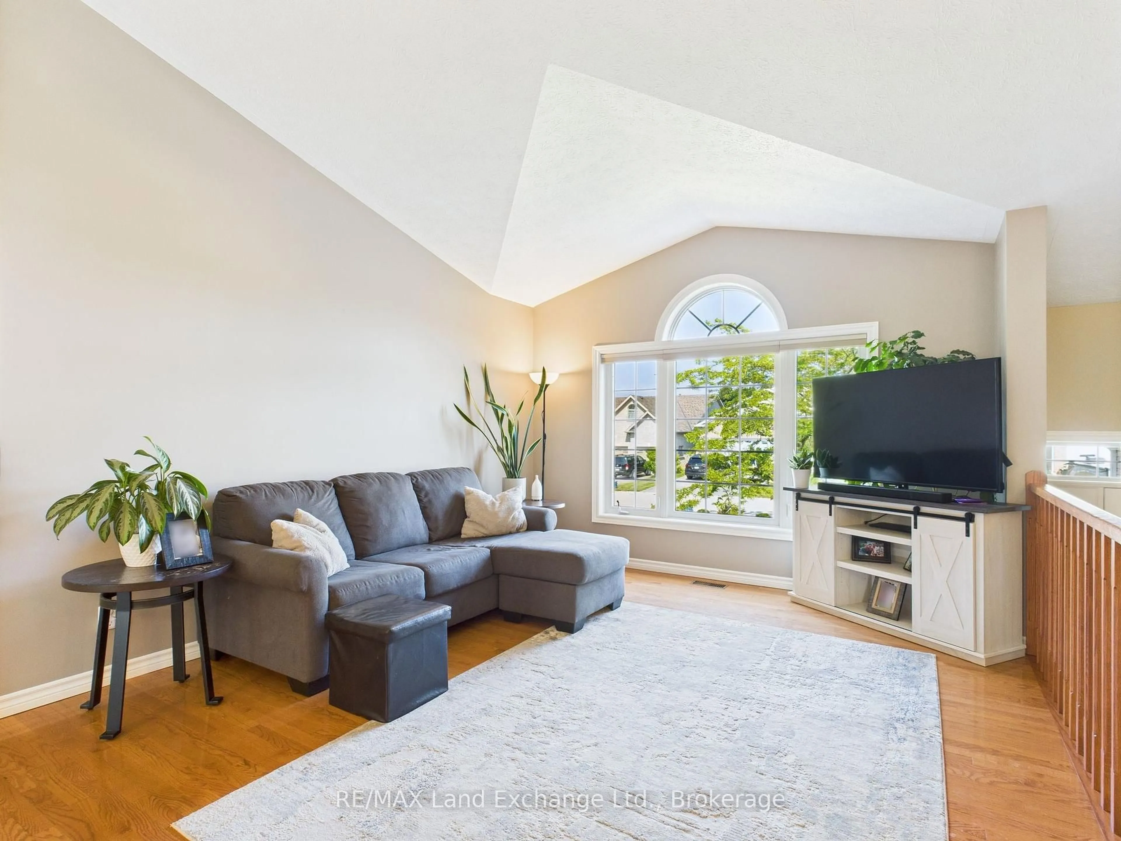 Living room with furniture, unknown for 773 Reynolds Dr, Kincardine Ontario N2Z 3B6