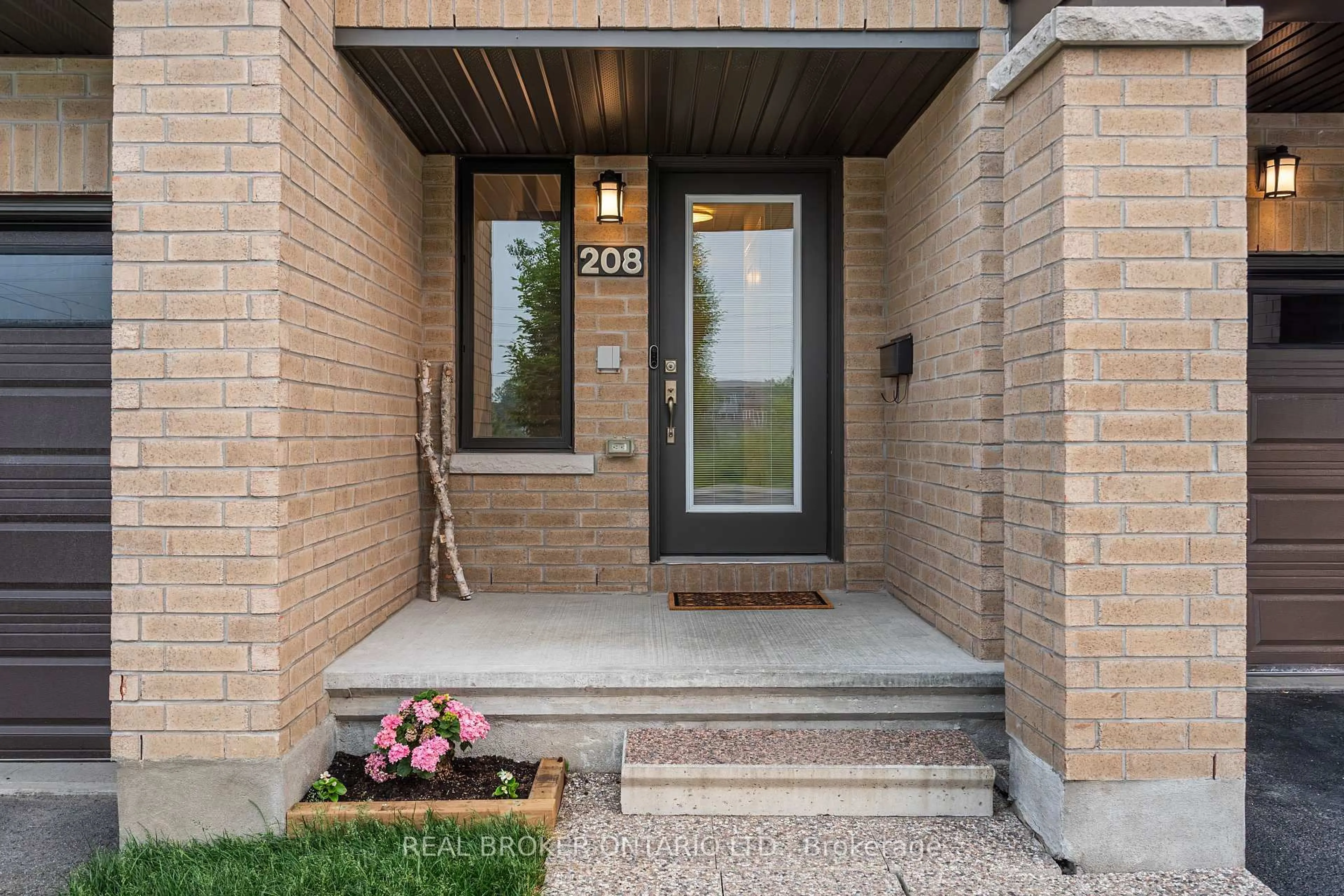 Unknown for 208 Poplin St, Ottawa Ontario K4M 0E2