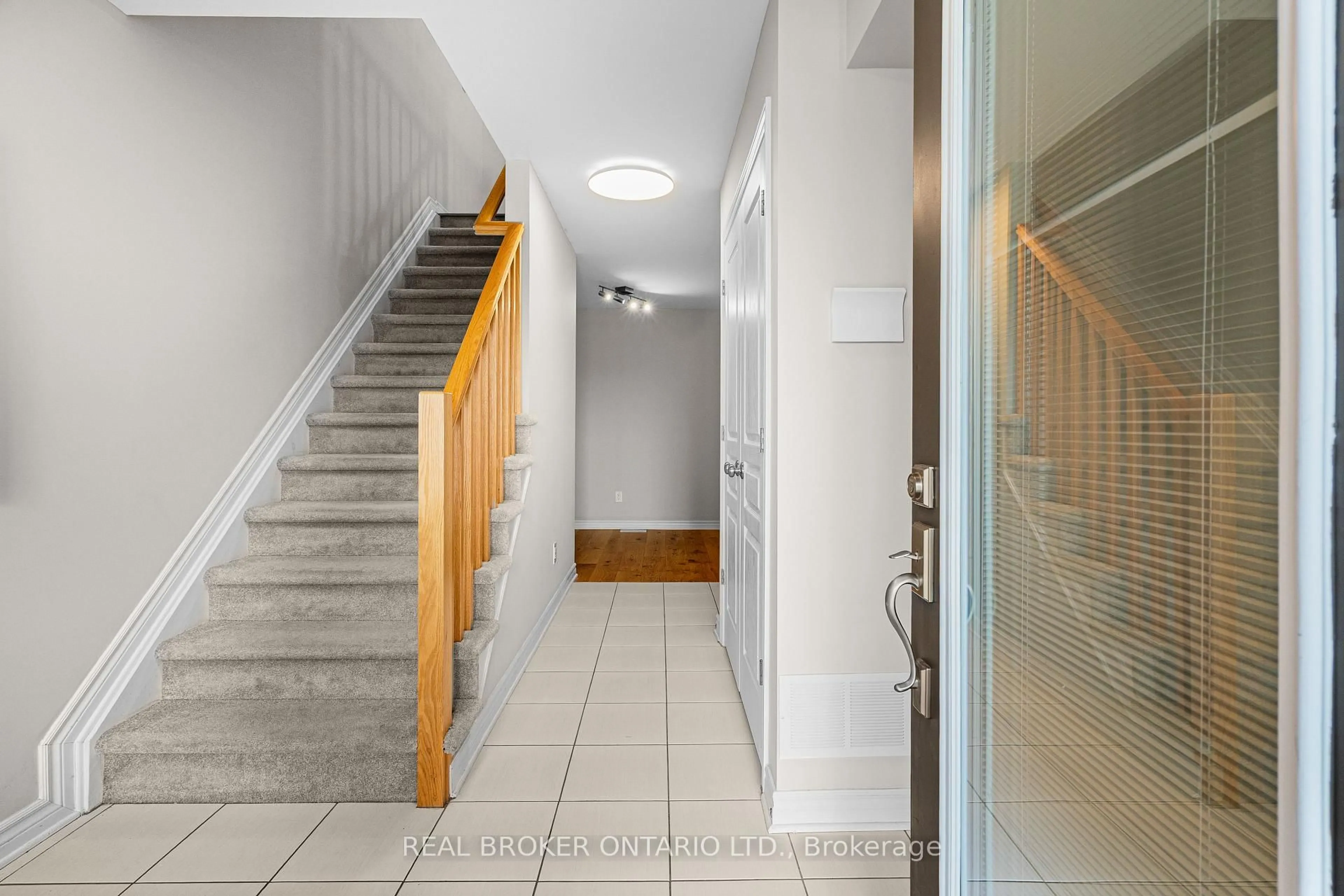 Unknown for 208 Poplin St, Ottawa Ontario K4M 0E2