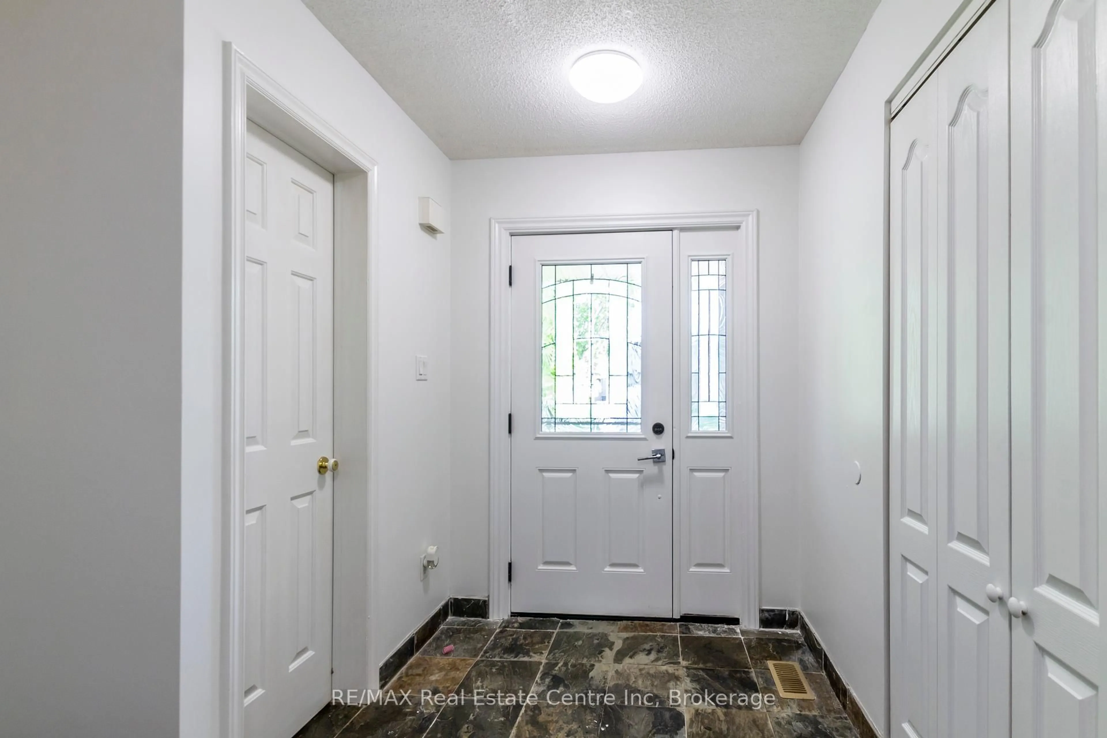 Indoor entryway for 49 Watt St, Guelph Ontario N1E 6W7