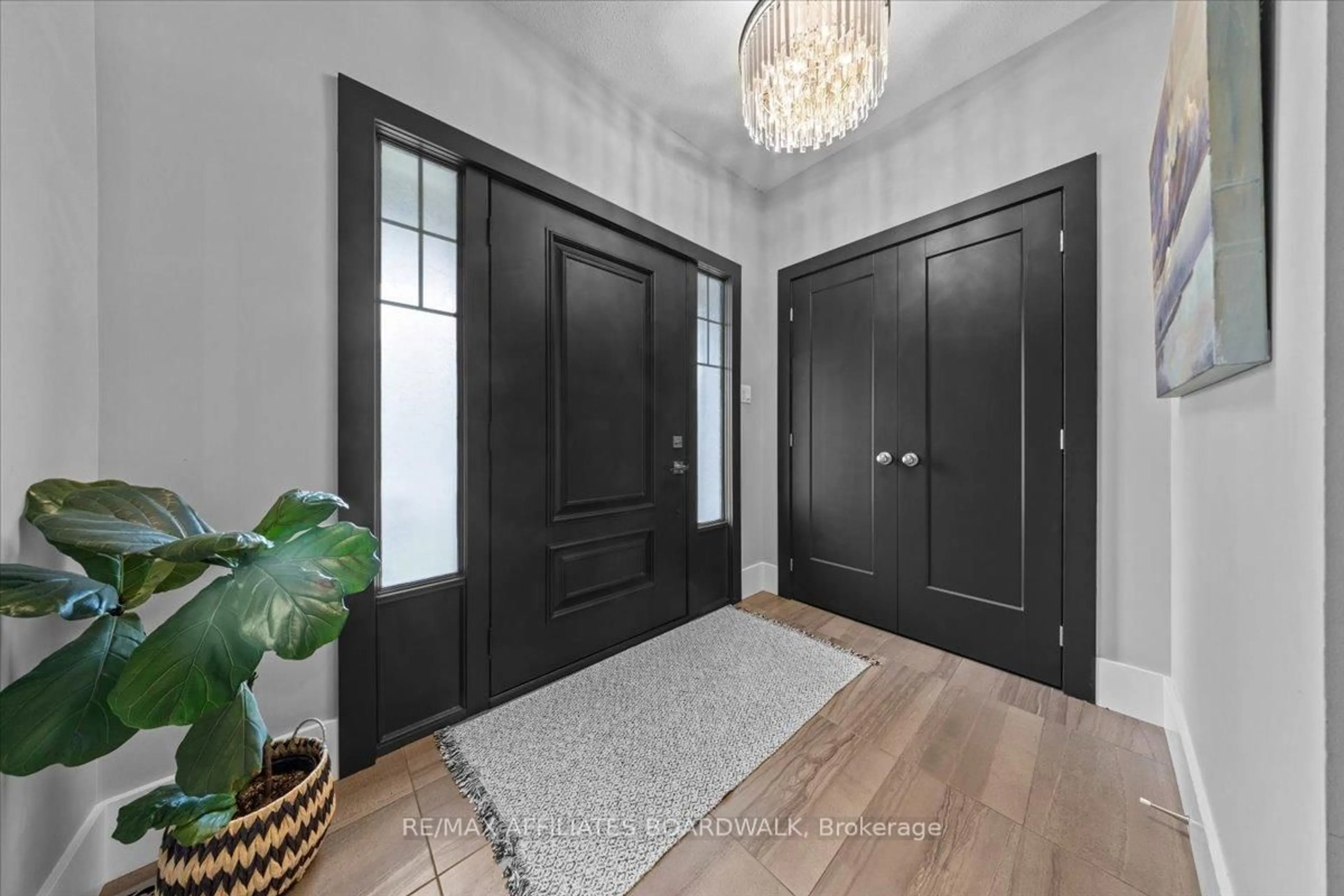 Indoor entryway for 506 Breccia Hts, Ottawa Ontario K2T 0L6