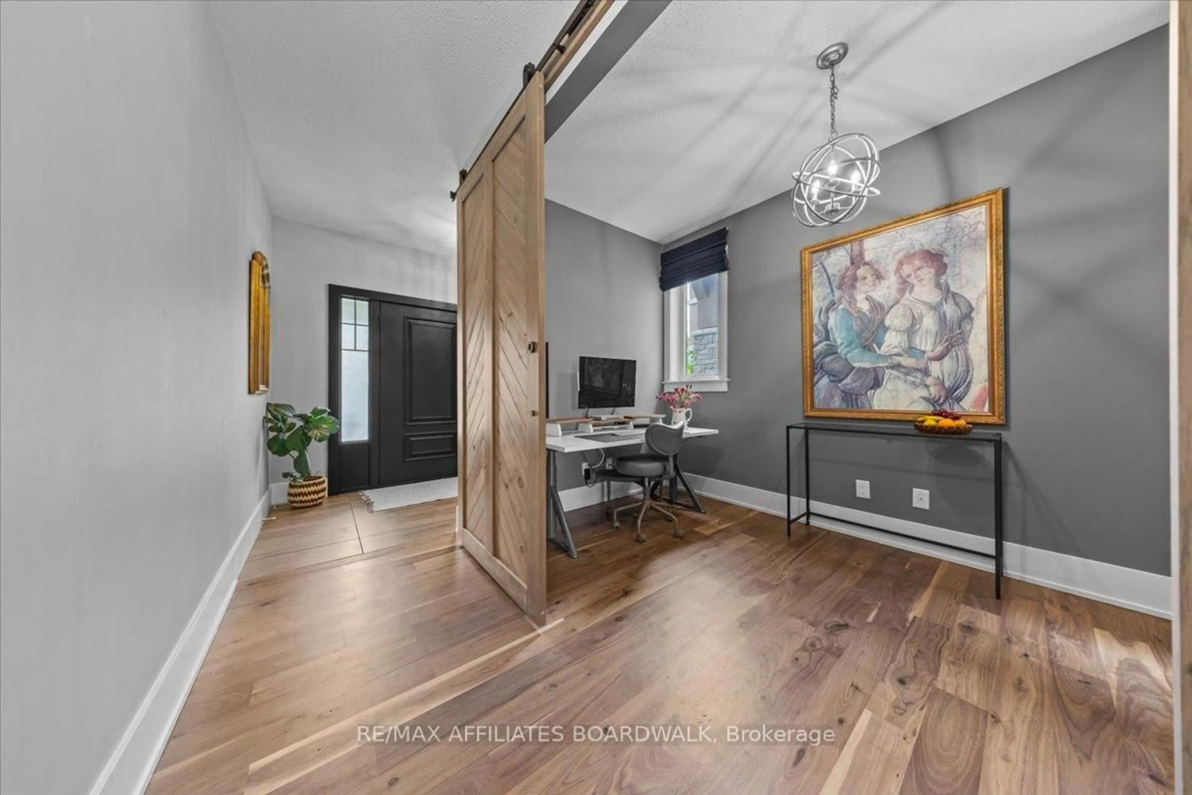Indoor entryway for 506 Breccia Hts, Ottawa Ontario K2T 0L6