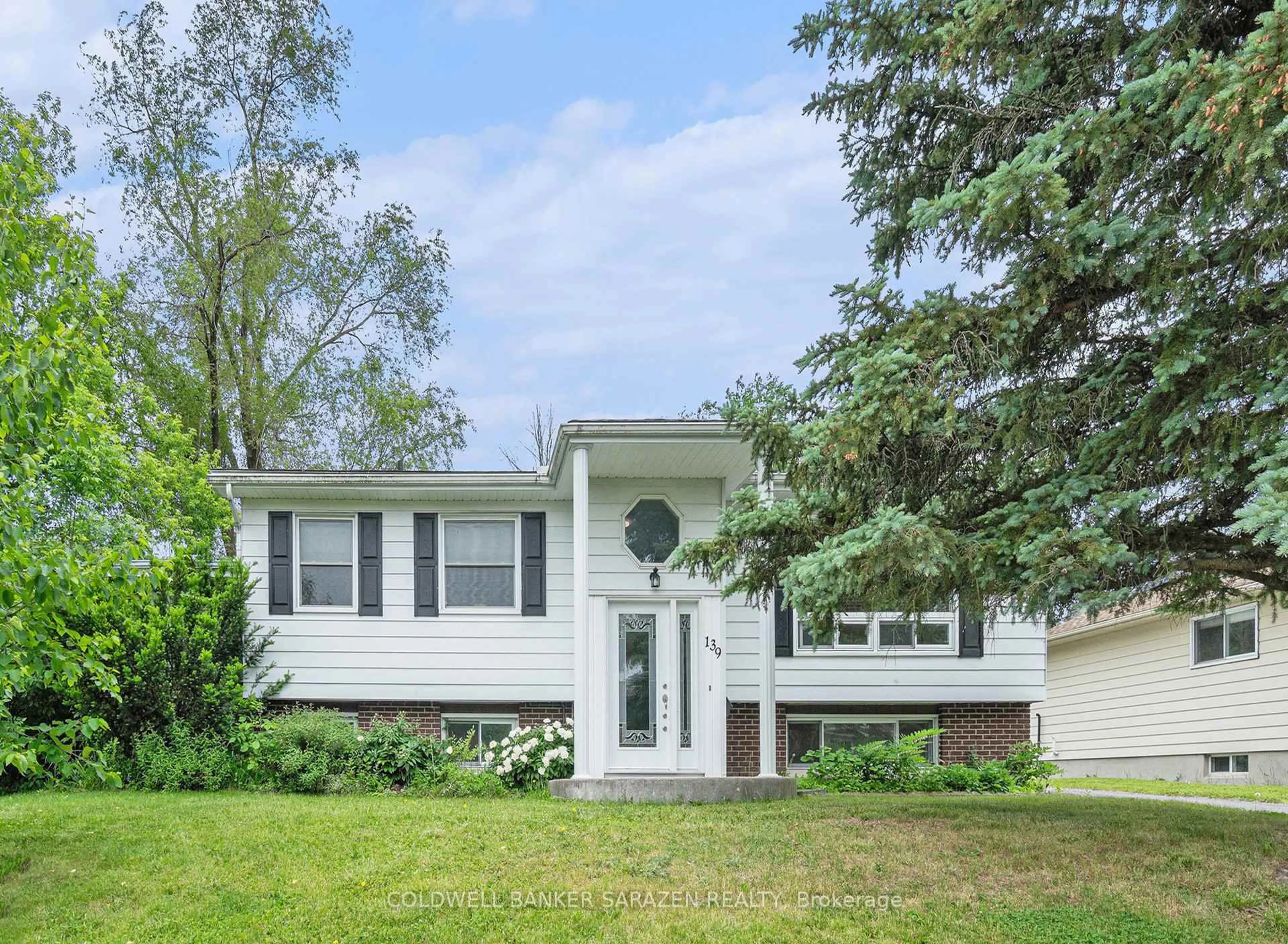 Home with vinyl exterior material, street for 139 Arthur St, Arnprior Ontario K7S 1A5
