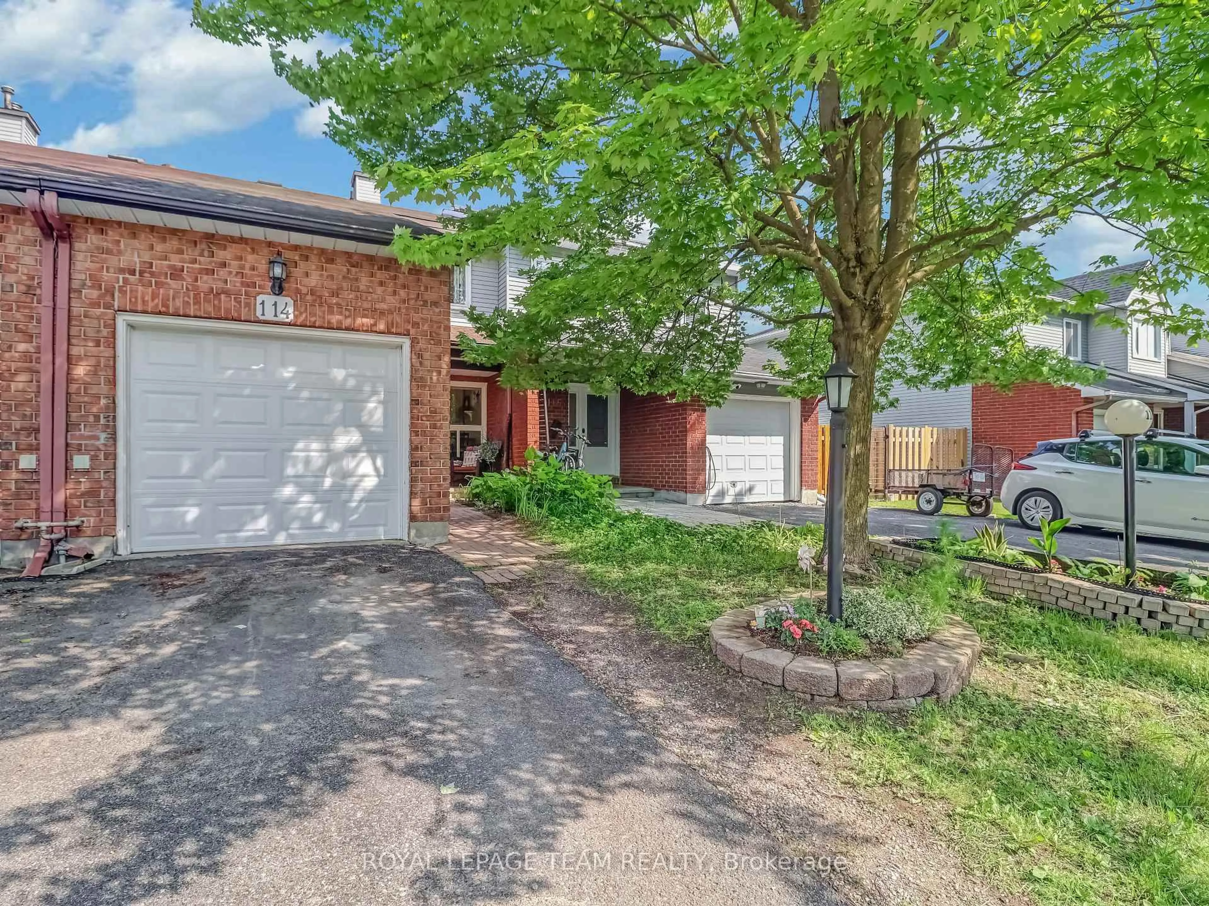 A pic from outside/outdoor area/front of a property/back of a property/a pic from drone, street for 114 Pickwick Dr, Nepean Ontario K2J 3E3