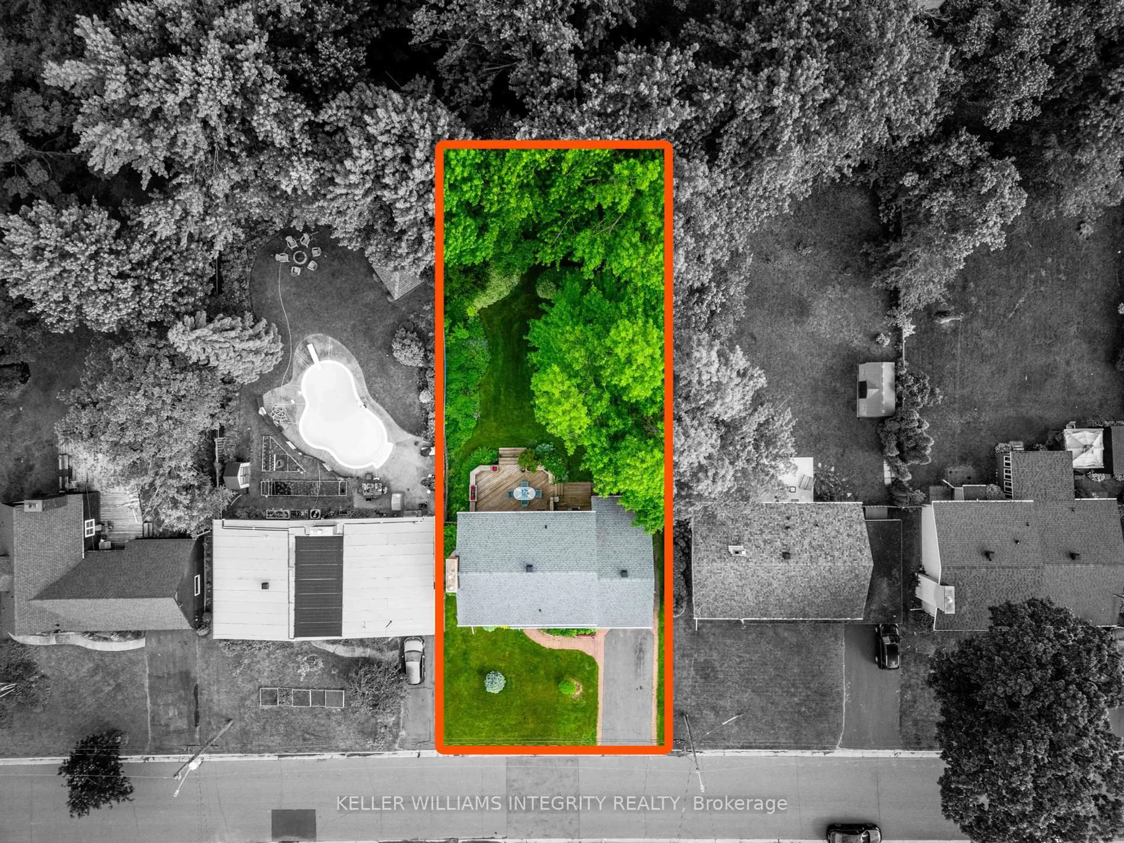 A pic from outside/outdoor area/front of a property/back of a property/a pic from drone, street for 1610 Charles St, Cornwall Ontario K6J 1Z4