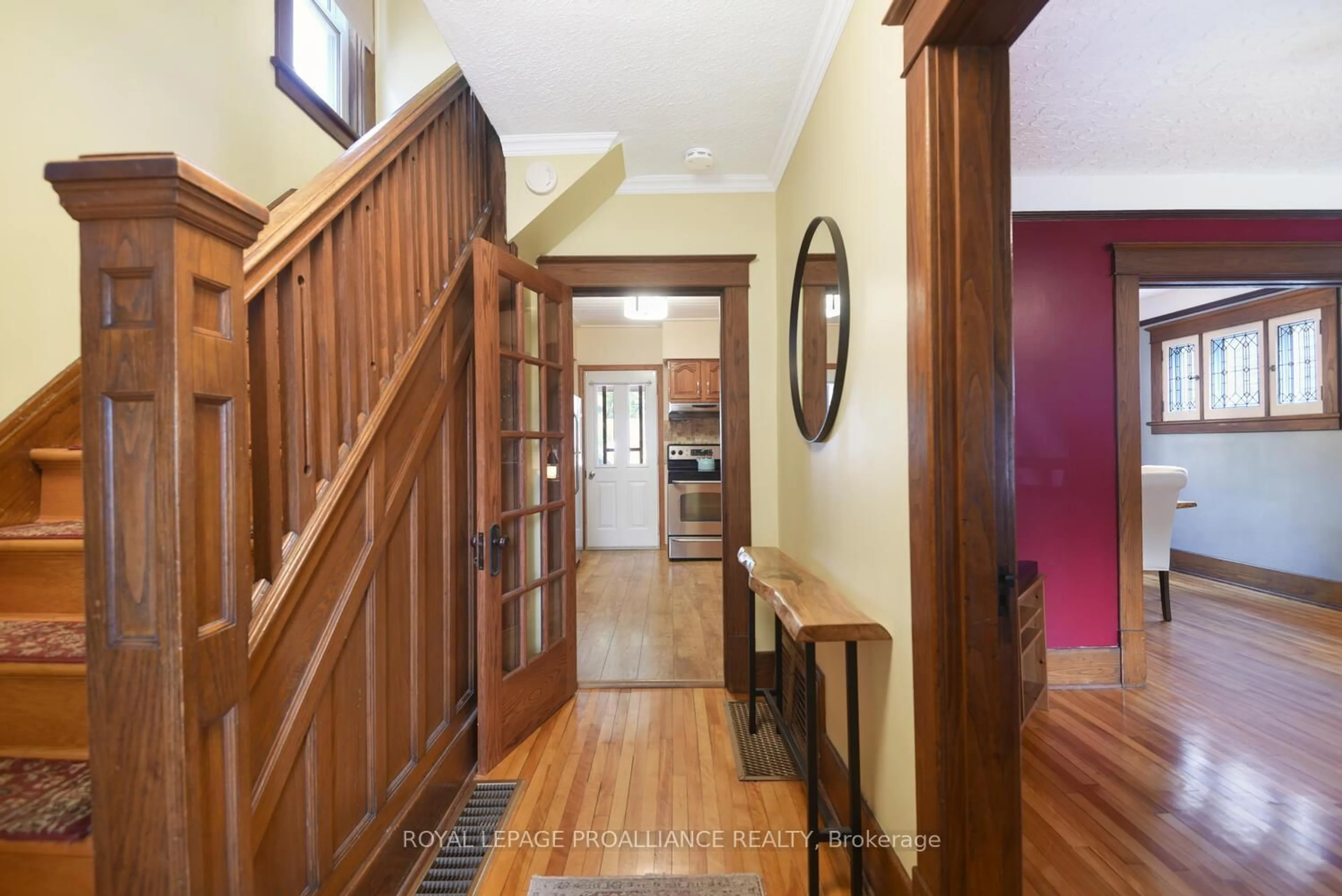 Indoor entryway for 507 Adolphus St, Cornwall Ontario K6H 3T3
