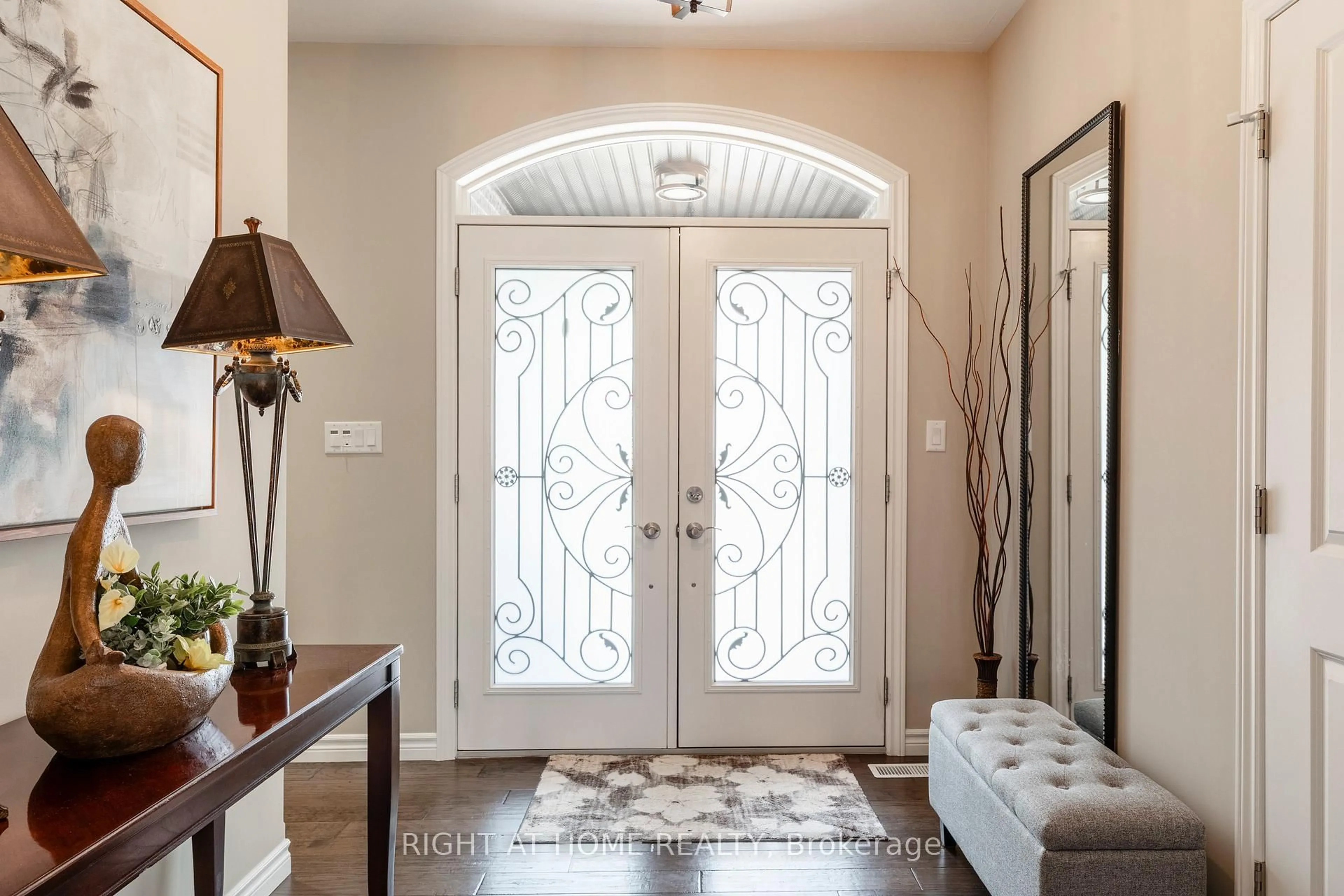 Indoor entryway for 6 Bluenose Dr, Norfolk Ontario N0A 1N7