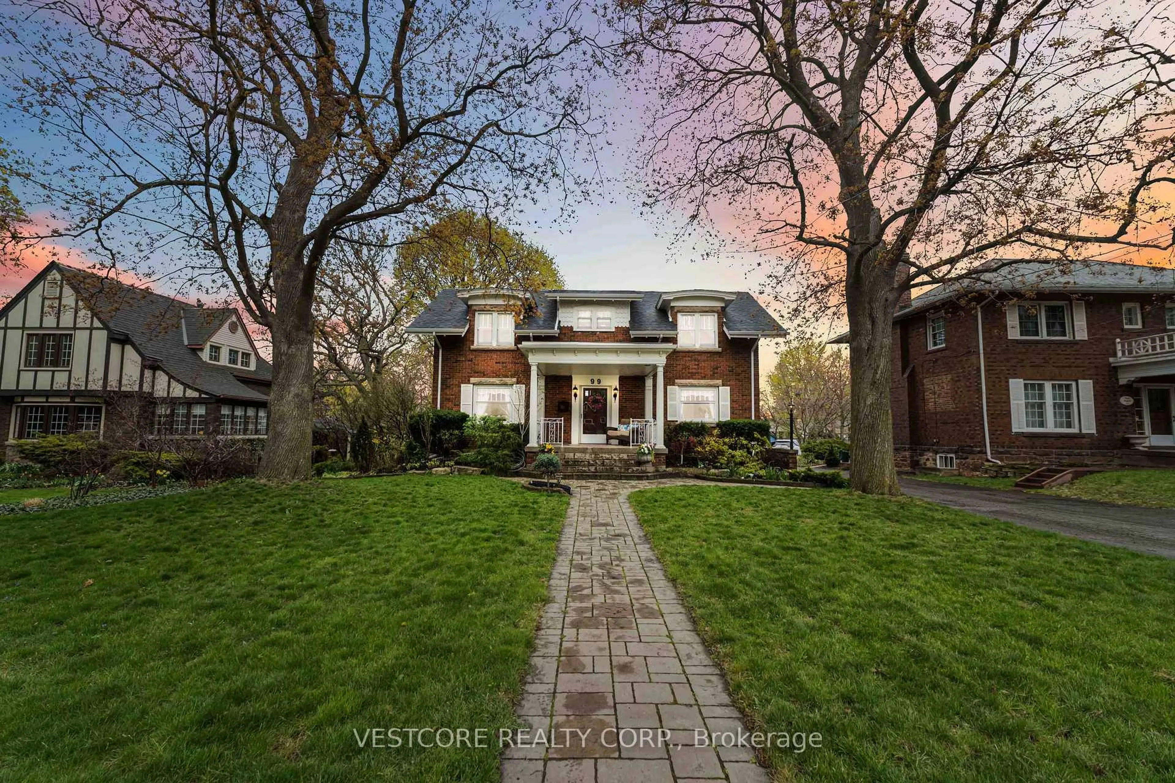 Home with brick exterior material, street for 99 Main St, Grimsby Ontario L3M 1N6