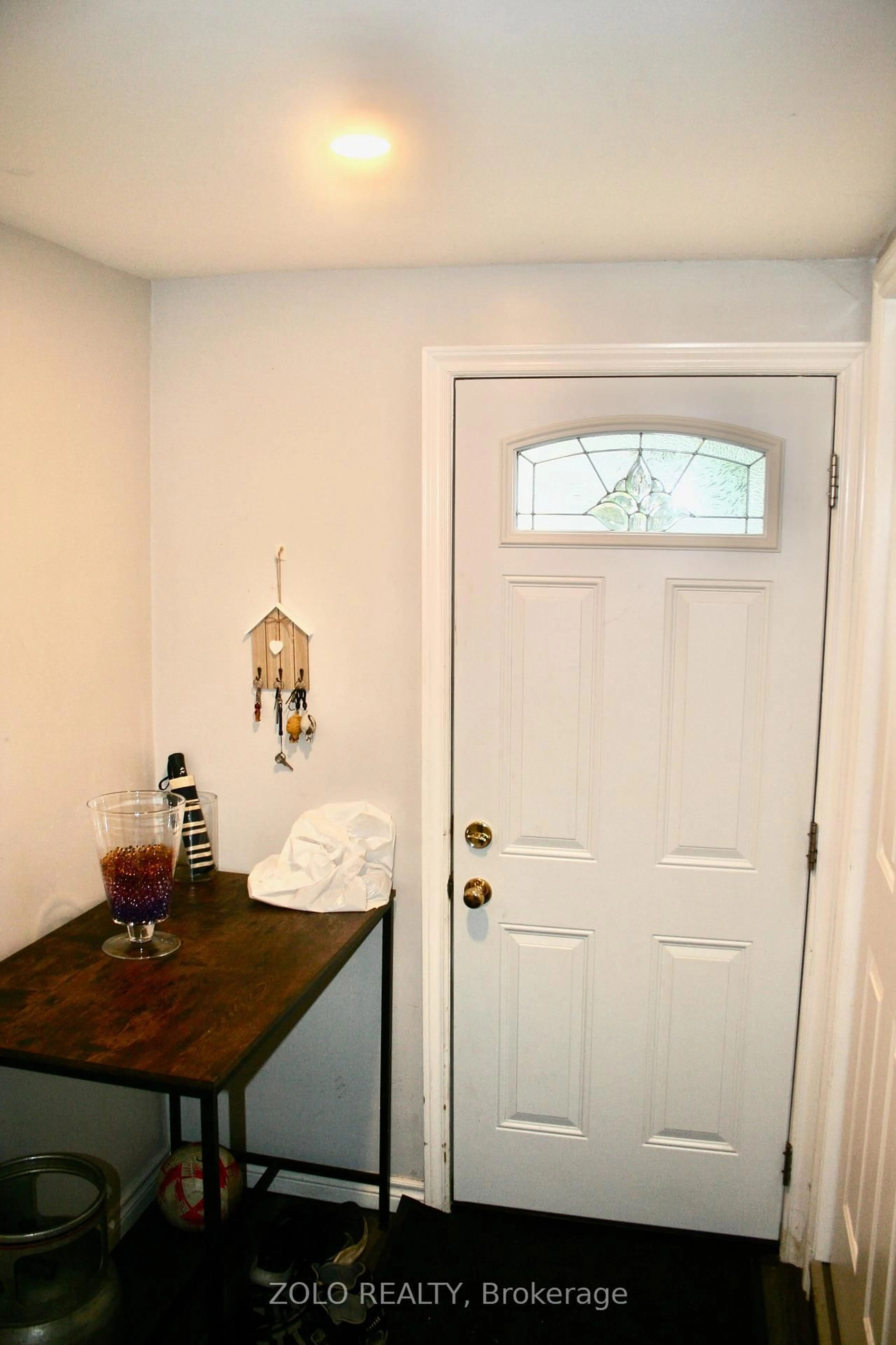 Indoor entryway for 49 Cohoe St, Welland Ontario L3B 3V2