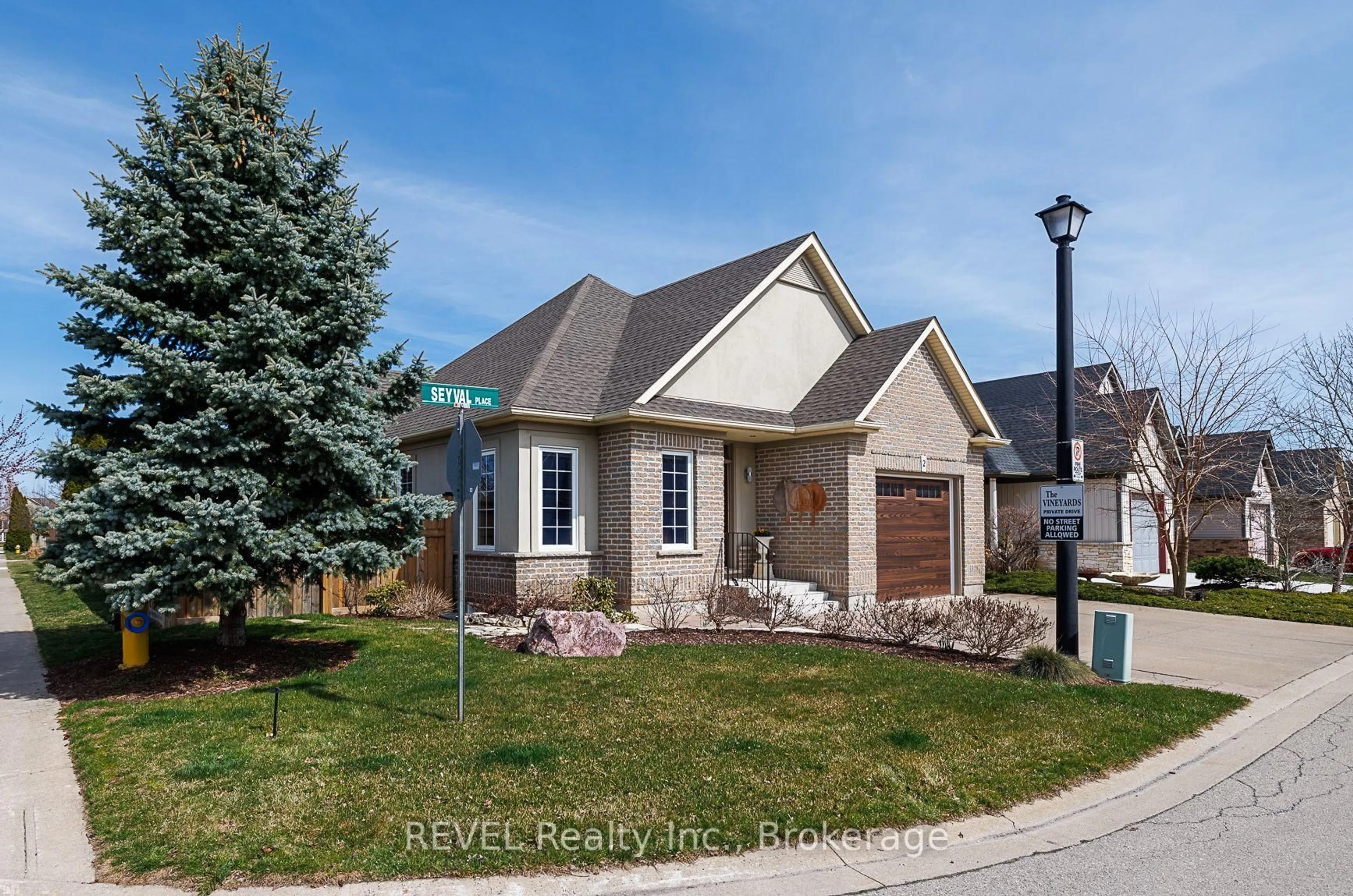 Home with brick exterior material, street for 2 Seyval Pl, Niagara-on-the-Lake Ontario L0S 1J0