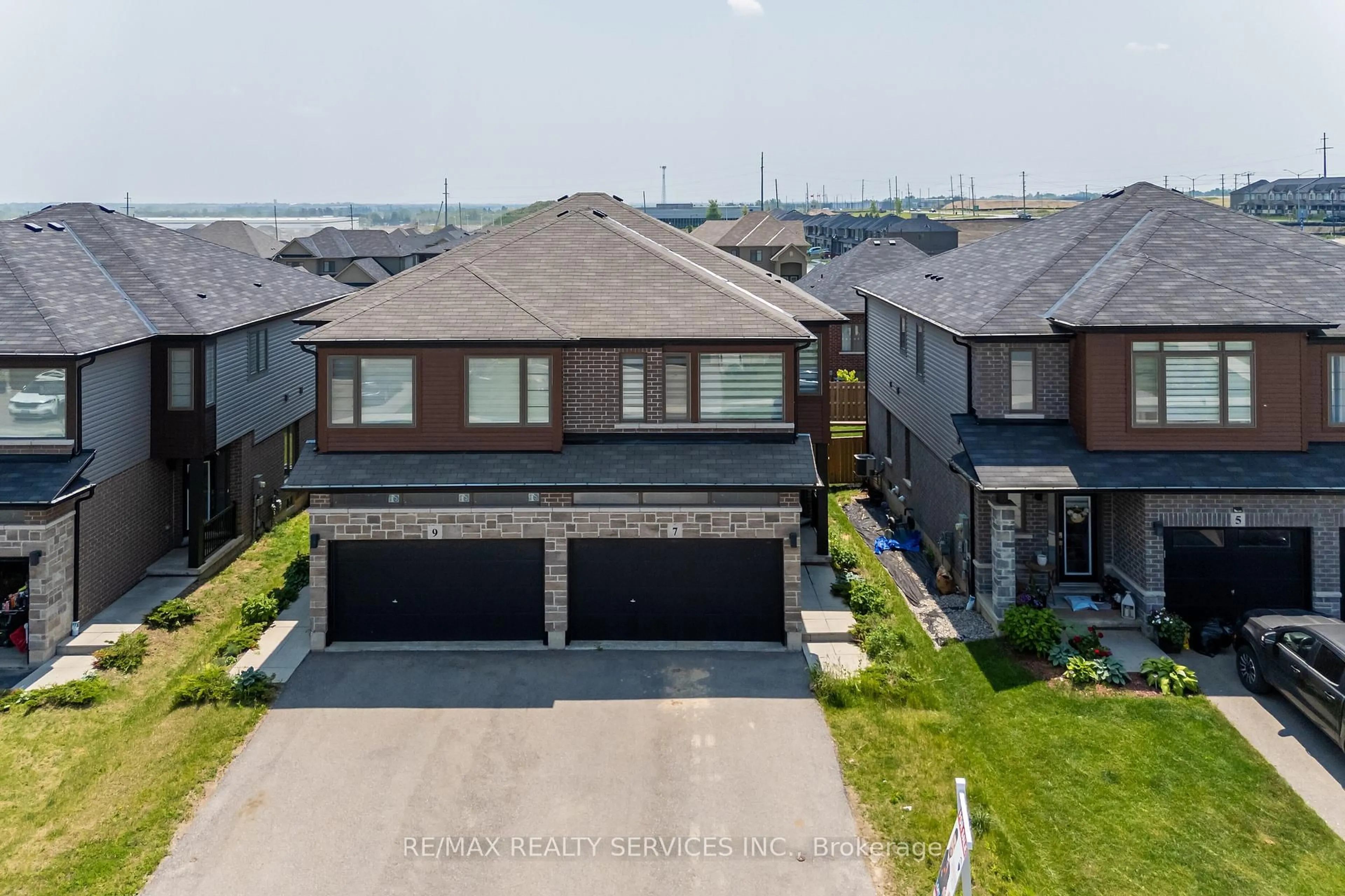 A pic from outside/outdoor area/front of a property/back of a property/a pic from drone, street for 7 Baker Lane, Brant Ontario N3L 0J7