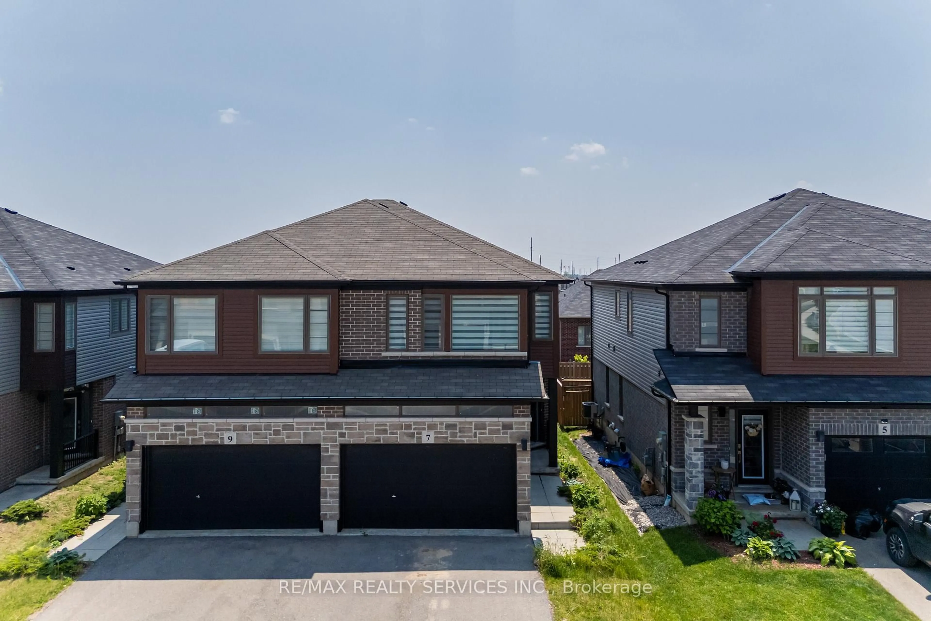 A pic from outside/outdoor area/front of a property/back of a property/a pic from drone, street for 7 Baker Lane, Brant Ontario N3L 0J7