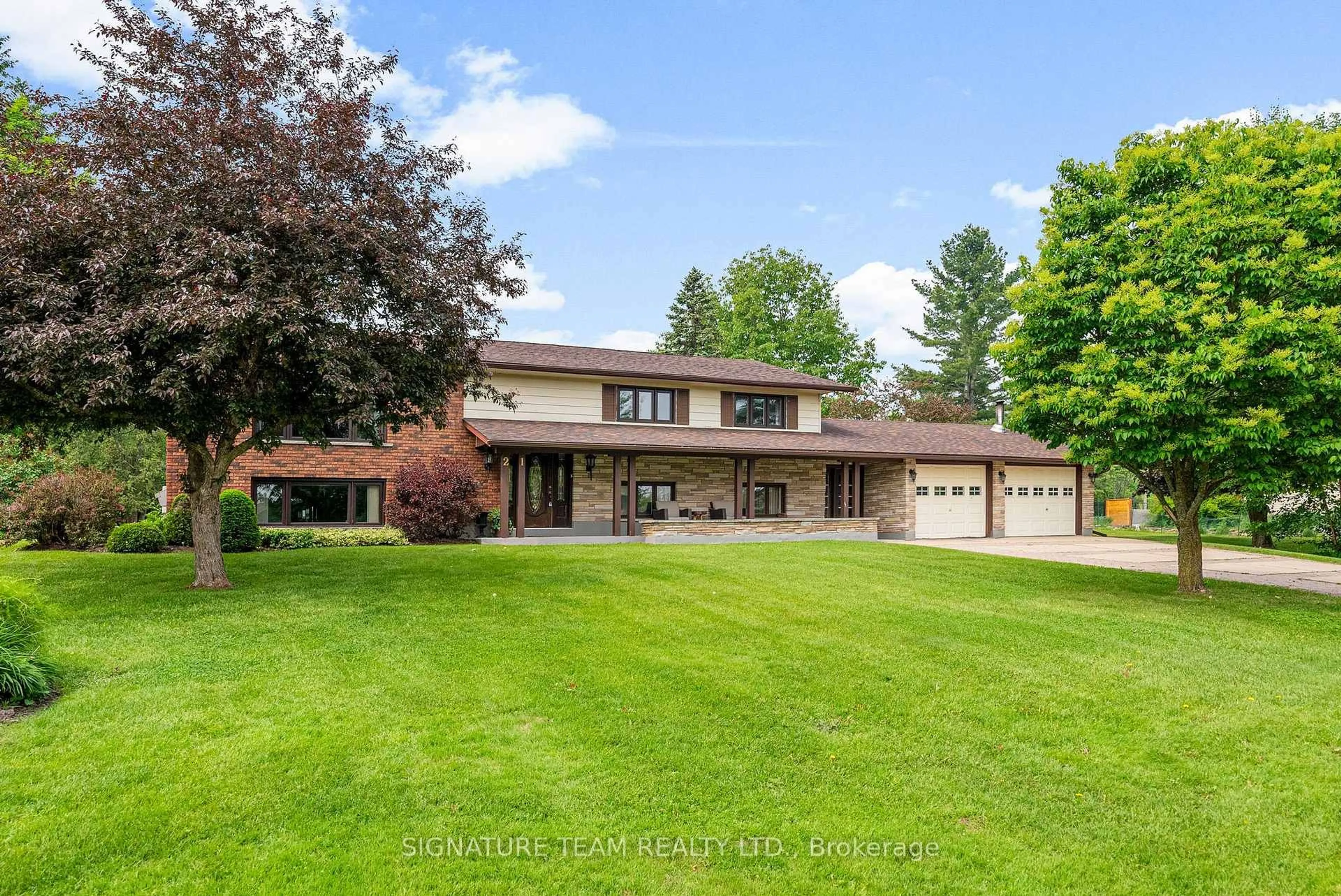 A pic from outside/outdoor area/front of a property/back of a property/a pic from drone, street for 21 Ross St, Cobden Ontario K0J 1K0