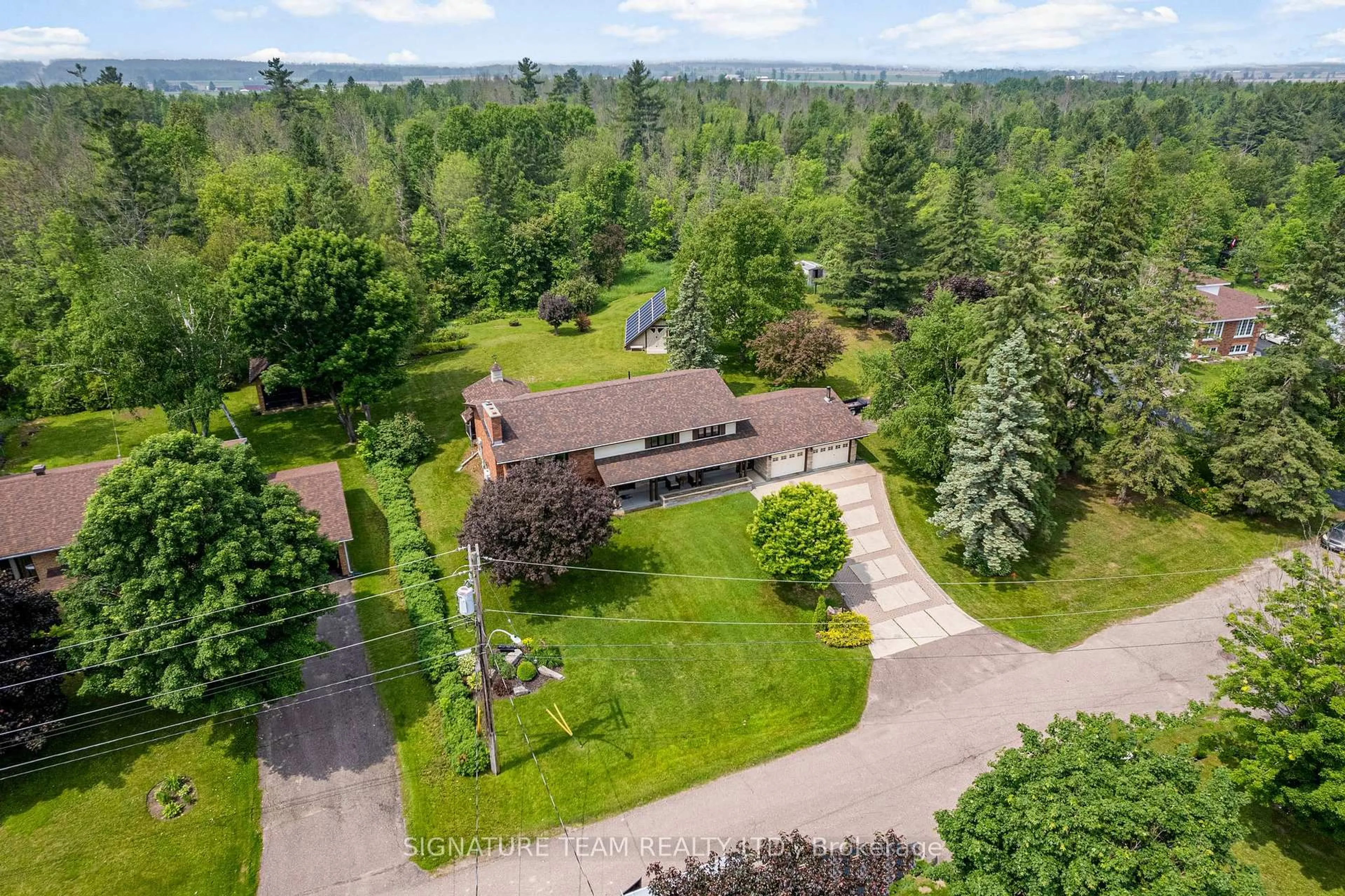 A pic from outside/outdoor area/front of a property/back of a property/a pic from drone, unknown for 21 Ross St, Cobden Ontario K0J 1K0