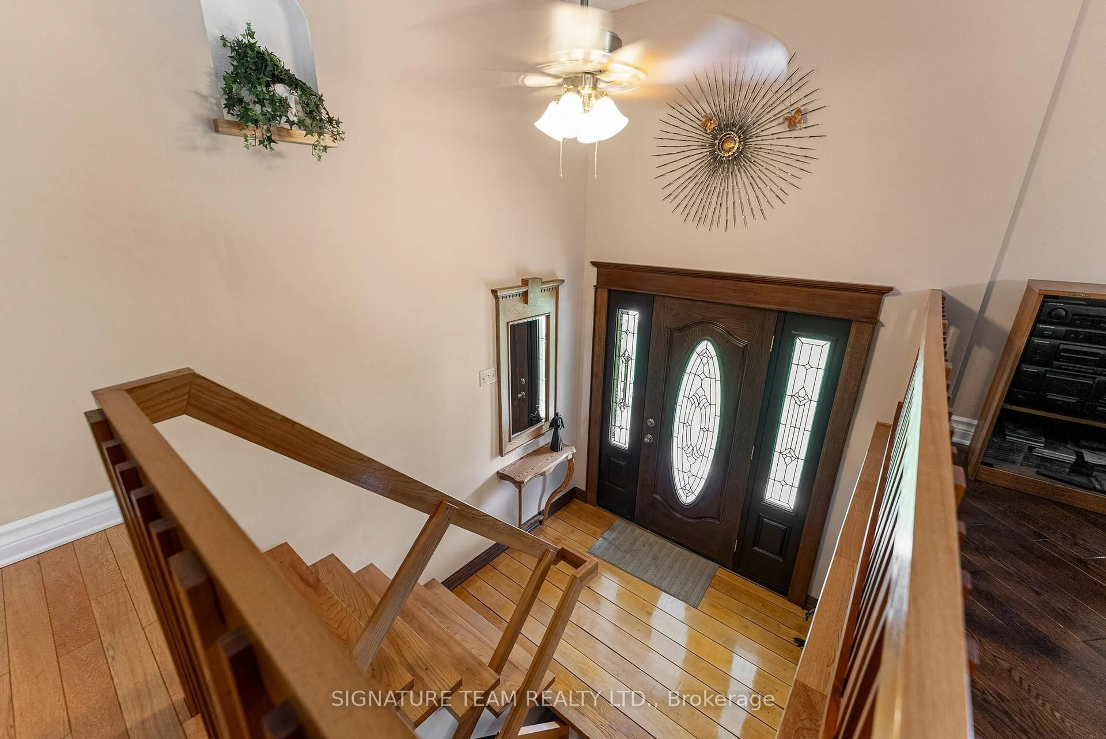 Indoor foyer for 21 Ross St, Cobden Ontario K0J 1K0