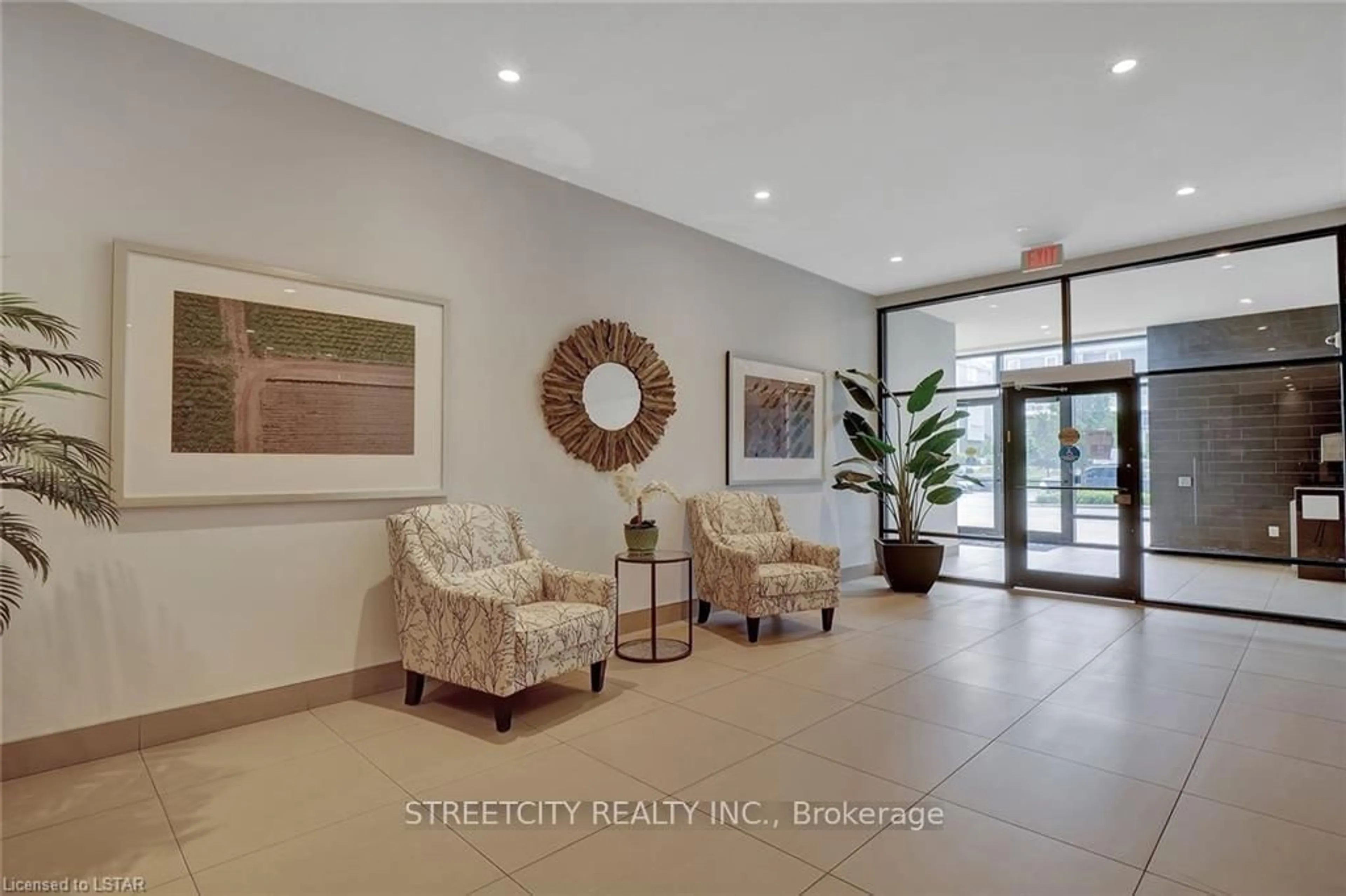 Indoor entryway for 240 Villagewalk Blvd #903, London North Ontario N6G 0P6