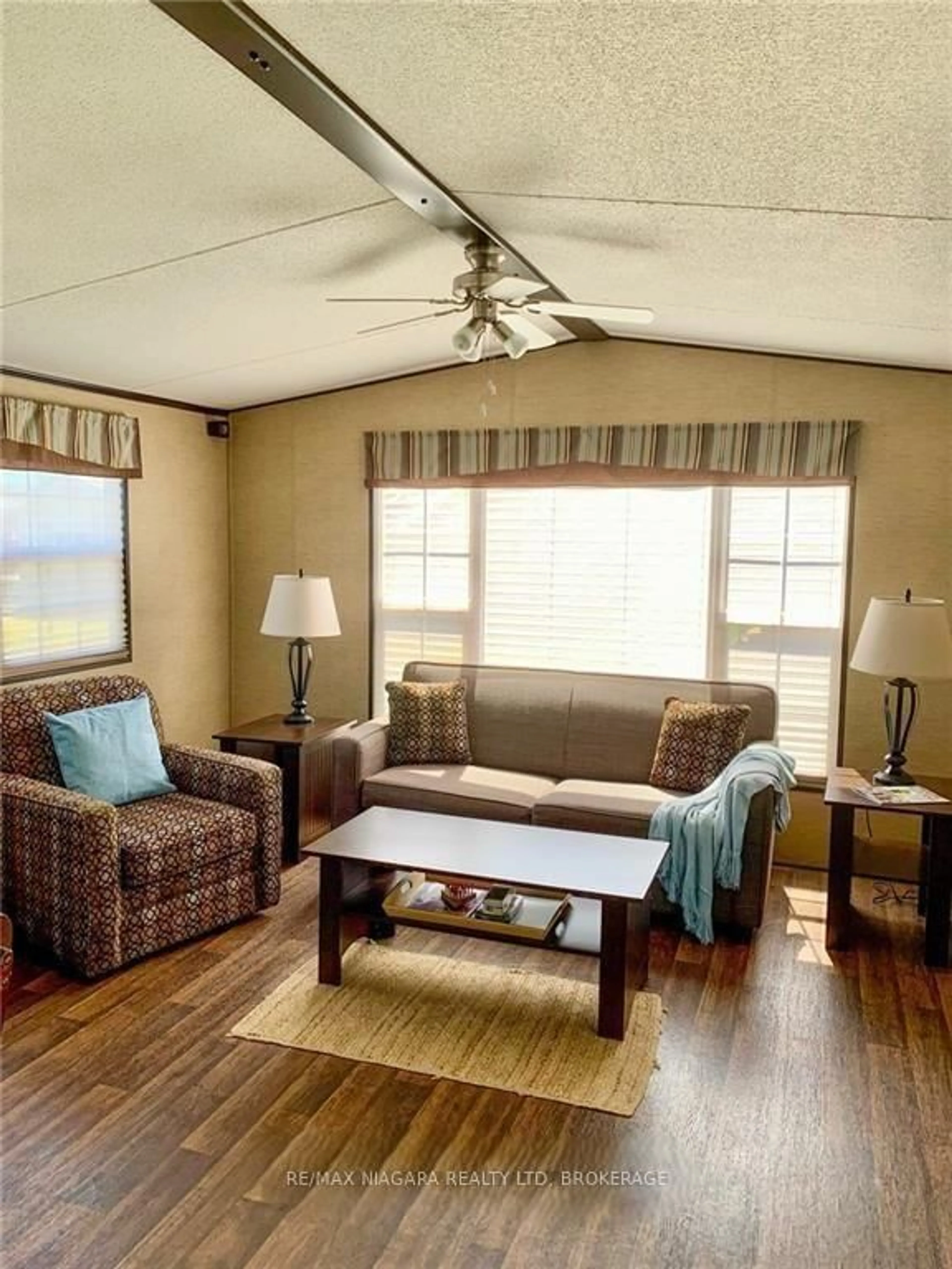 Living room with furniture, wood/laminate floor for 1501 Line 8 Rd #226, Niagara-on-the-Lake Ontario L0S 1J0