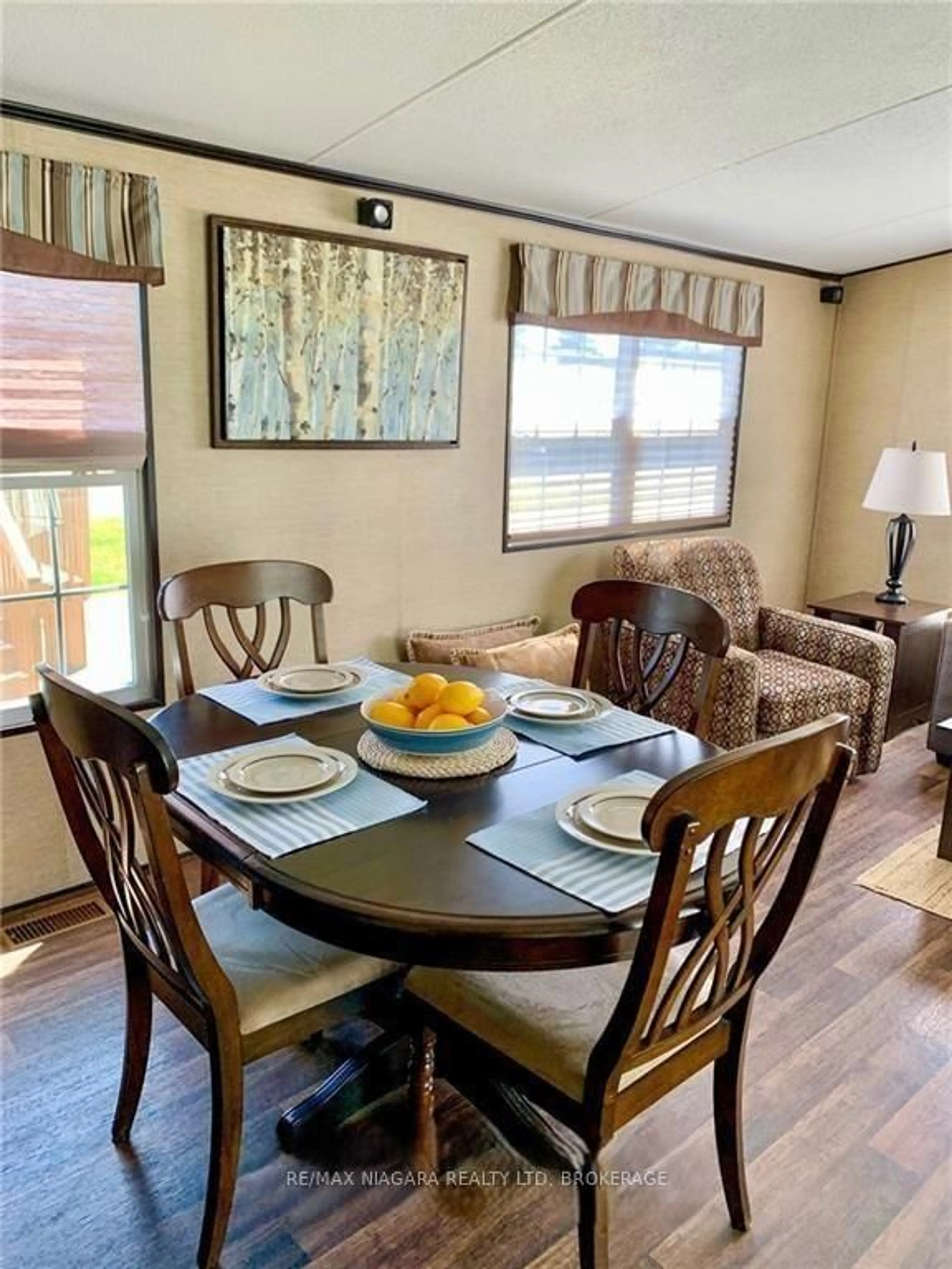 Dining room, wood/laminate floor for 1501 Line 8 Rd #226, Niagara-on-the-Lake Ontario L0S 1J0