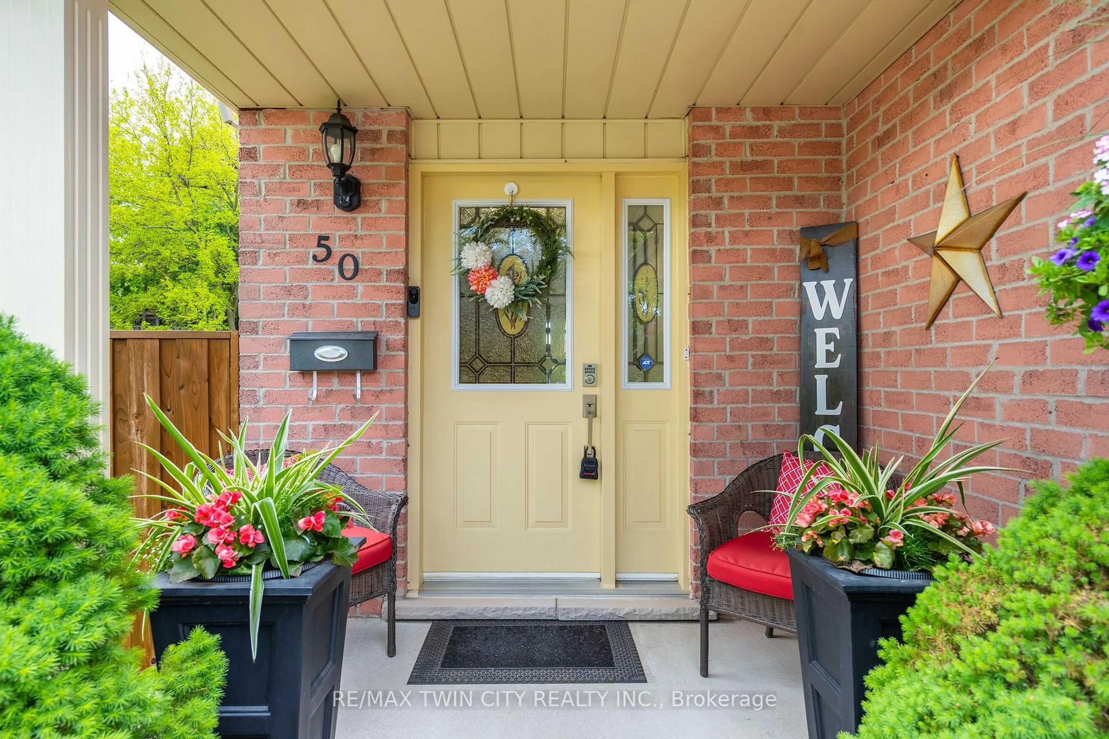 Indoor entryway for 50 JUNIPER St, Cambridge Ontario N3C 3A3