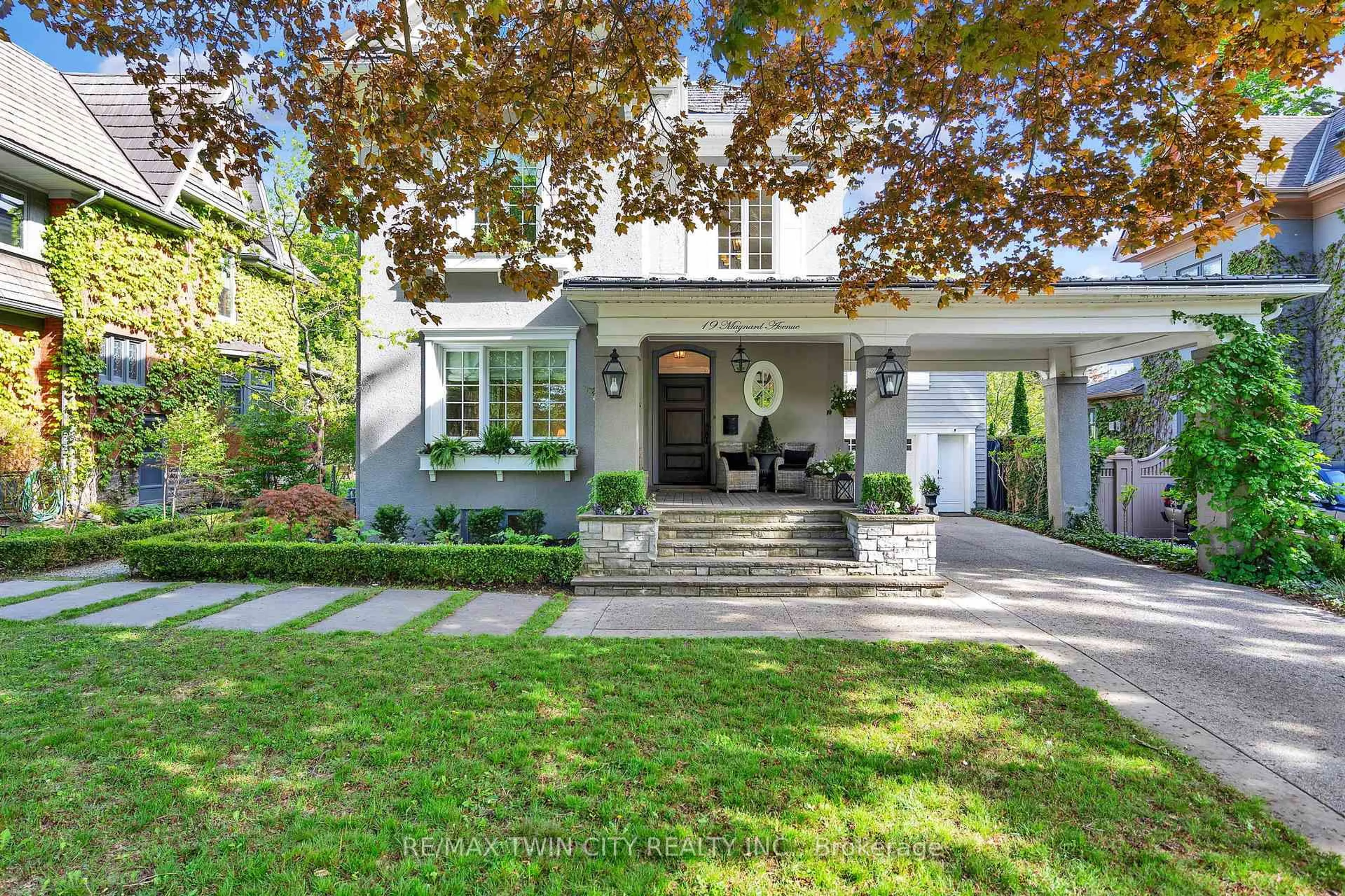 Home with brick exterior material, street for 19 Maynard Ave, Kitchener Ontario N2H 4Z6