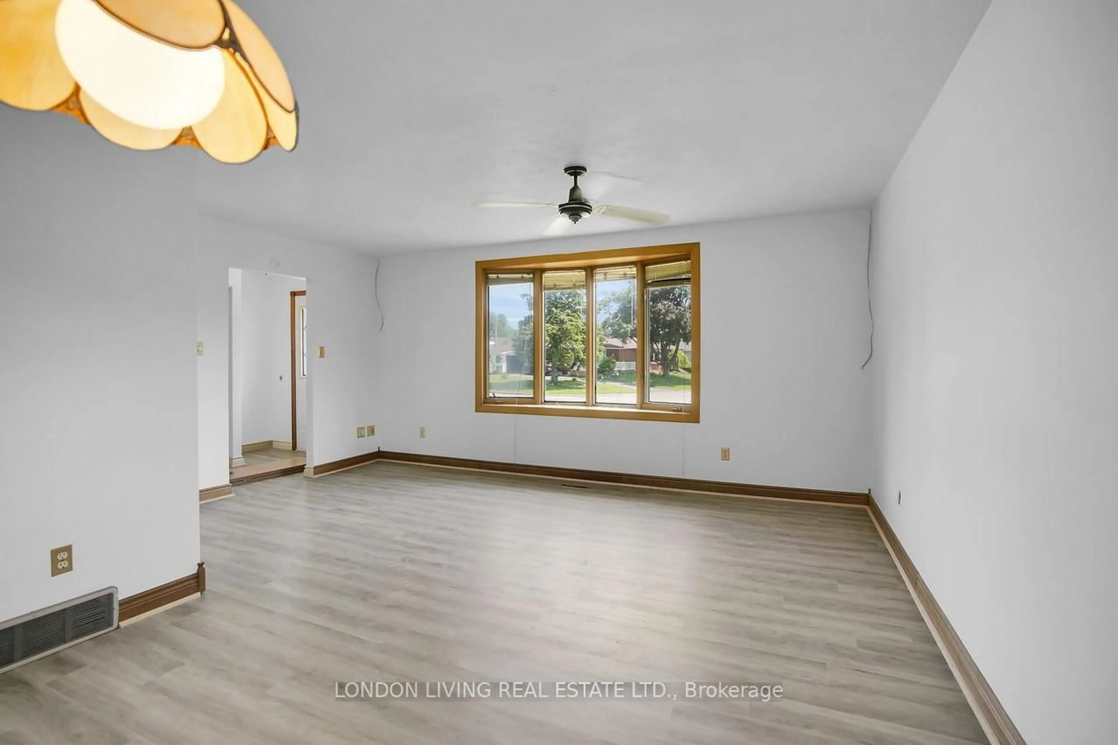 A pic of a room for 71 Sparta St, St. Thomas Ontario N5R 5H1