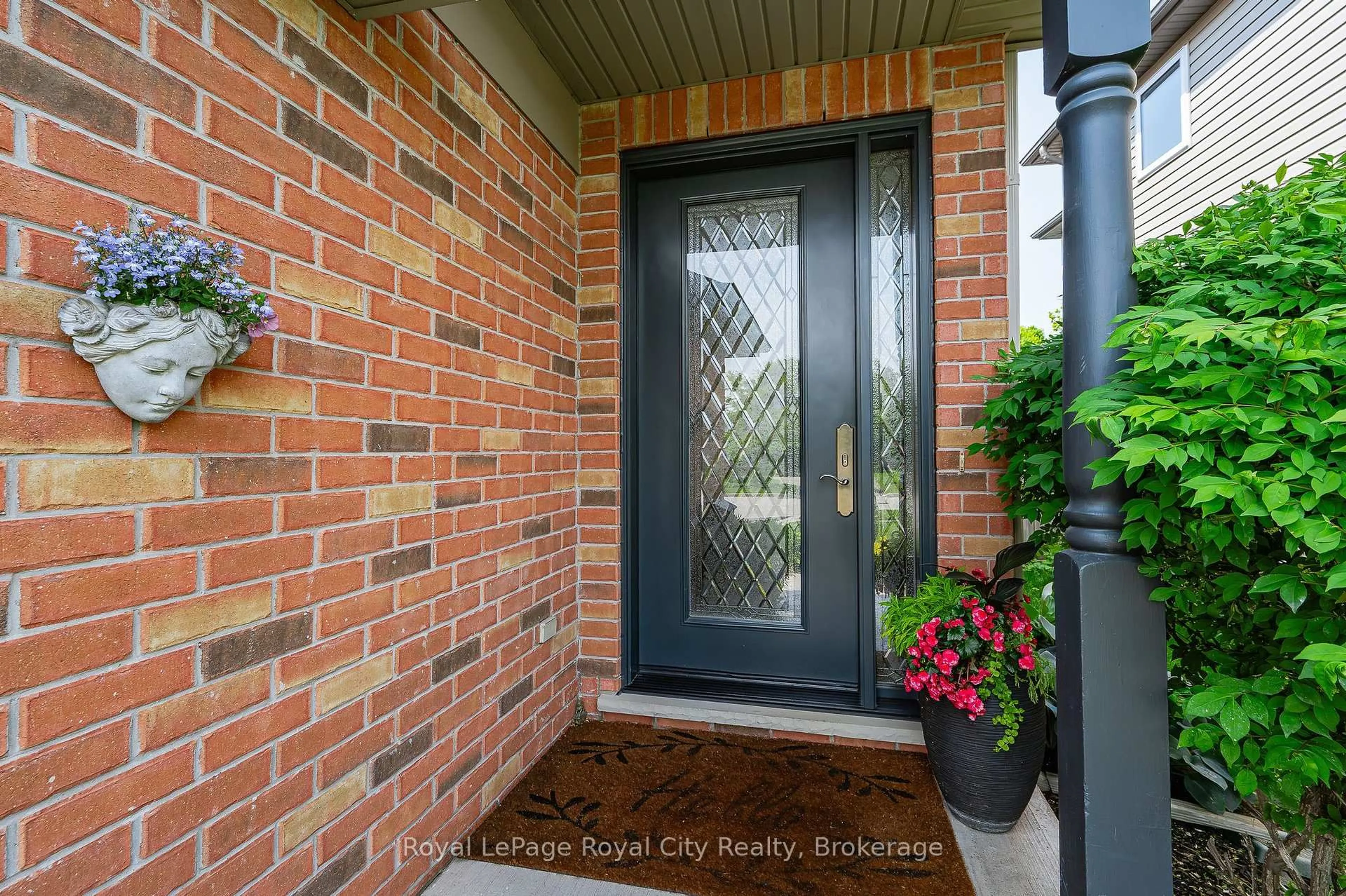 Indoor entryway for 7 Marigold Dr, Guelph Ontario N1C 1G5