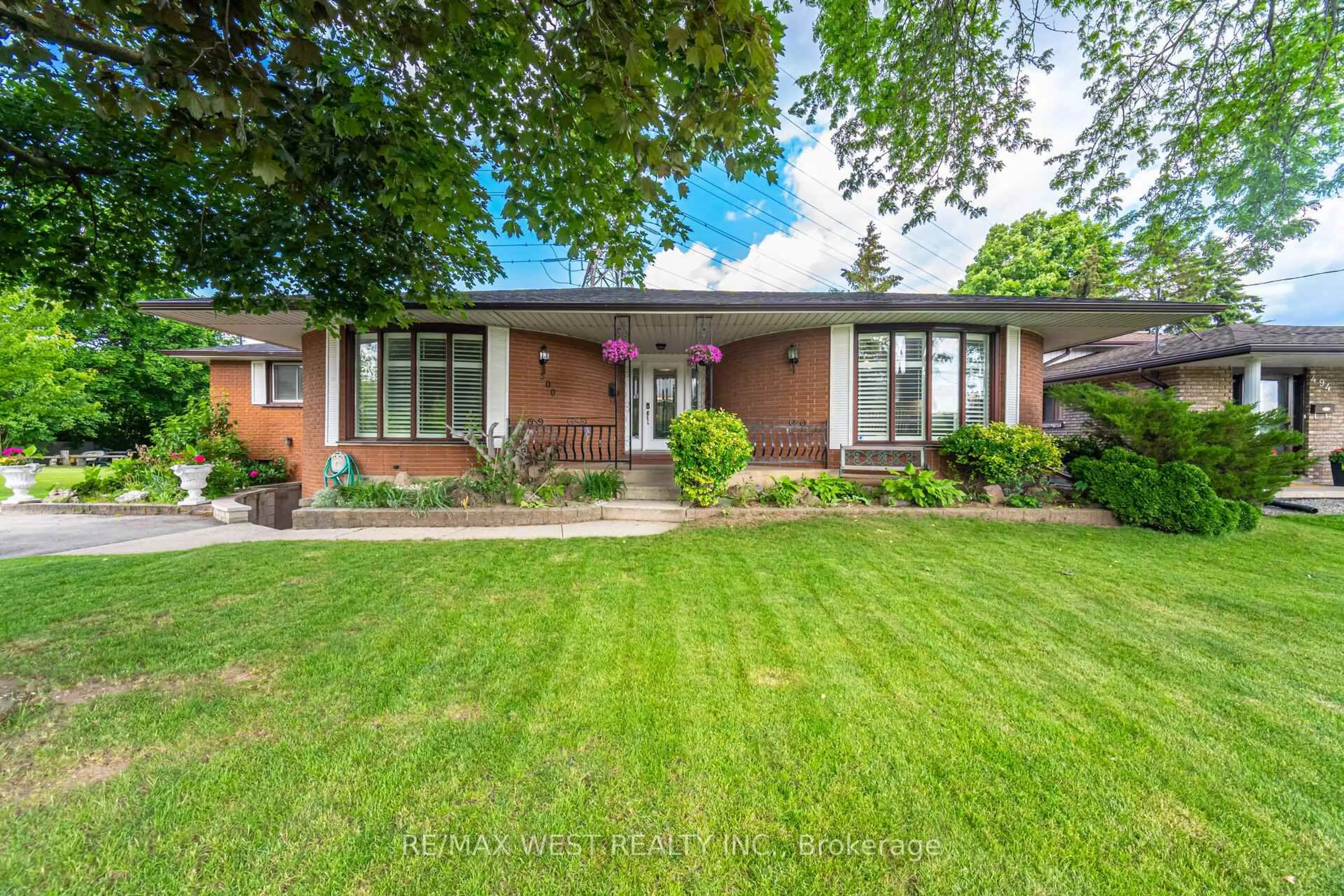 Home with brick exterior material, street for 500 Mount Albion Rd, Hamilton Ontario L8K 6E1