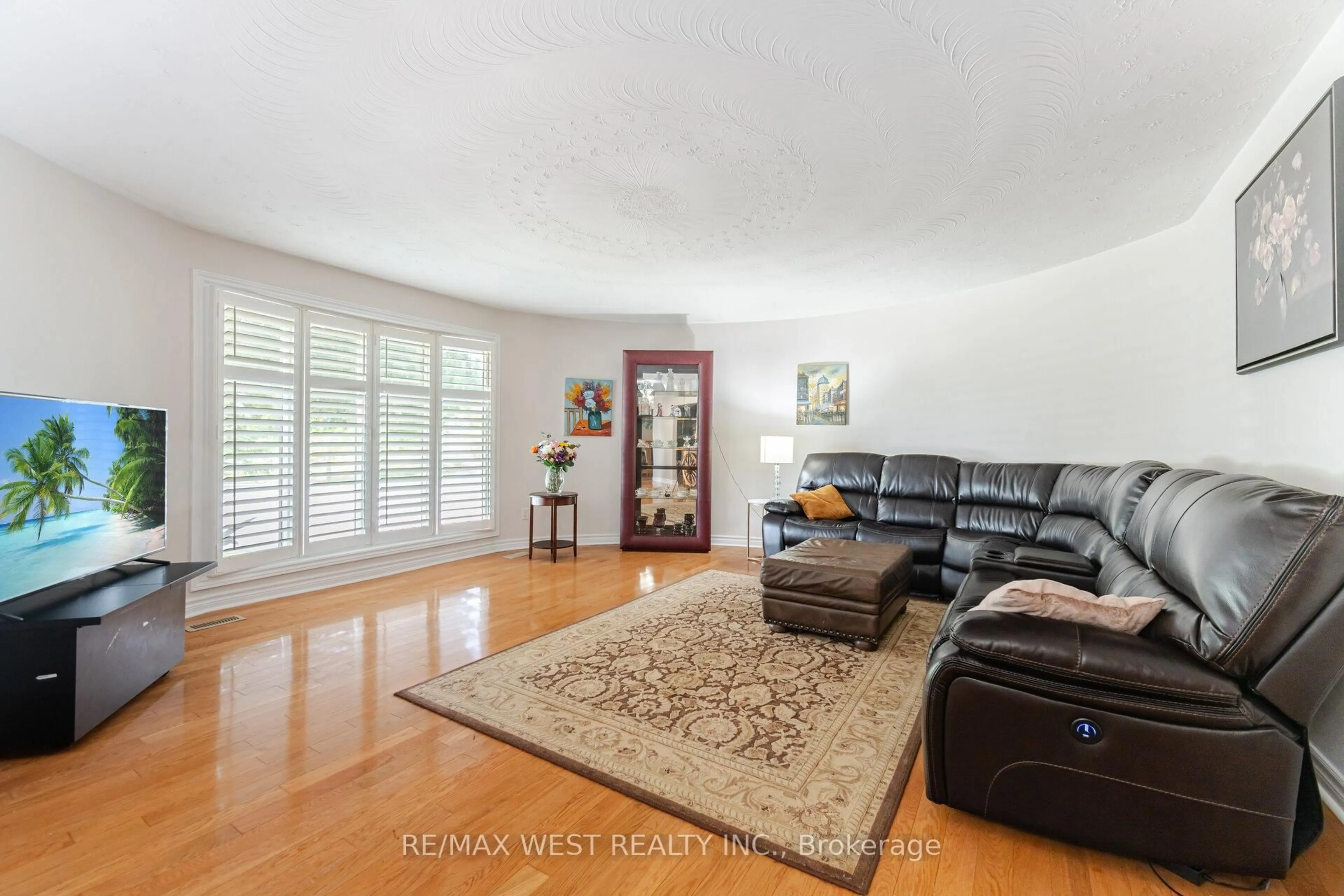Living room with furniture, unknown for 500 Mount Albion Rd, Hamilton Ontario L8K 6E1