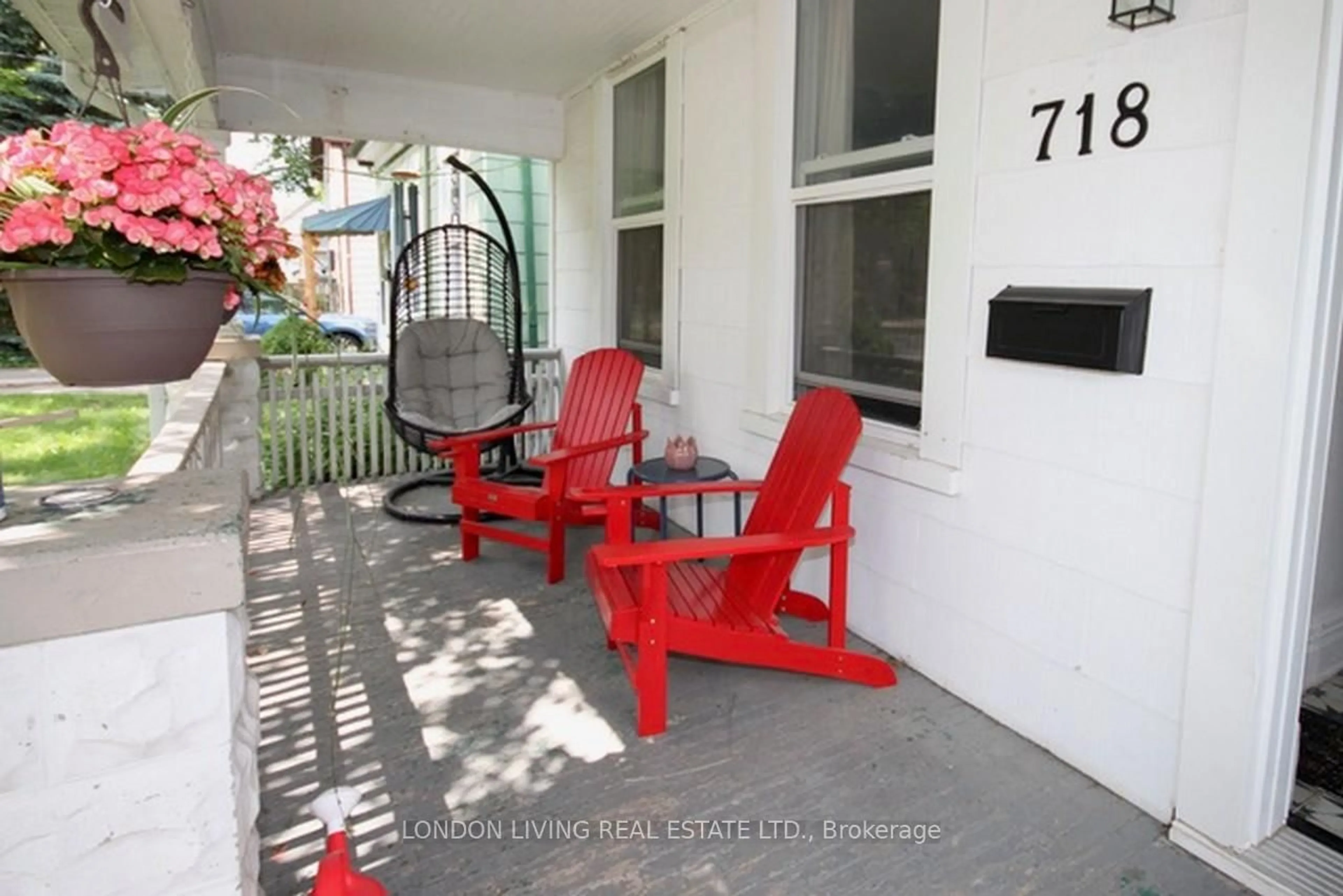 Patio, street for 718 William St, London East Ontario N5Y 2R4