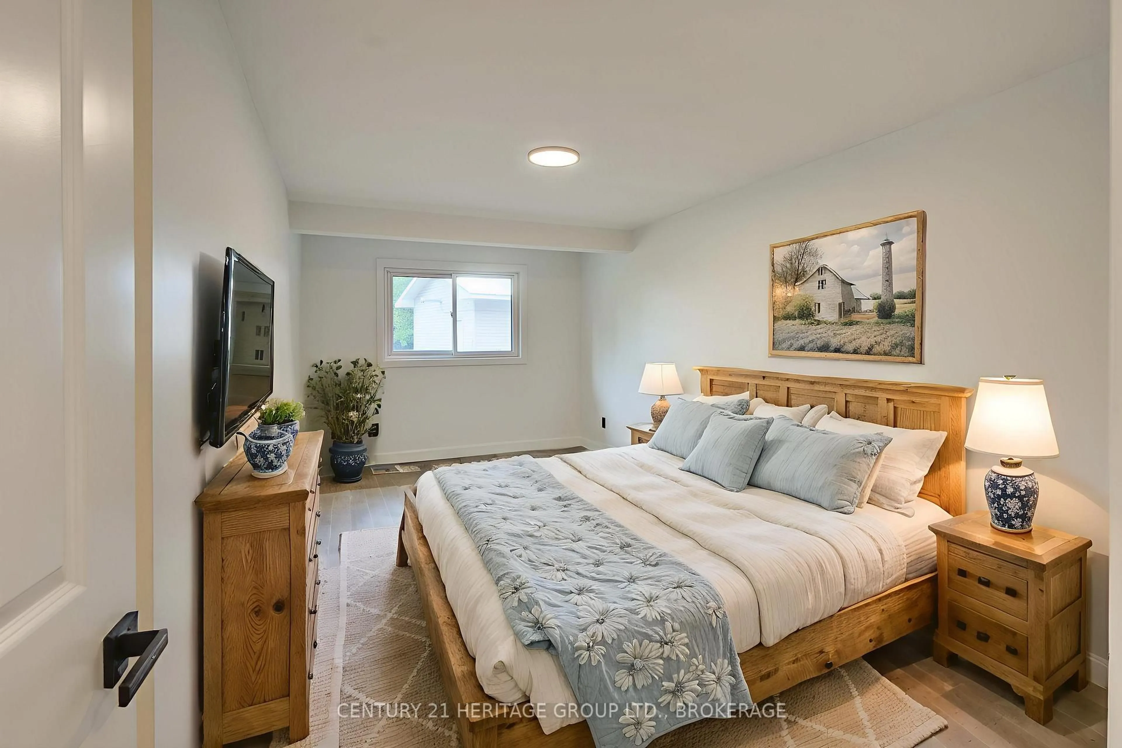 Bedroom with bed, unknown for 2831 Perth Rd, Kingston Ontario K0H 1S0