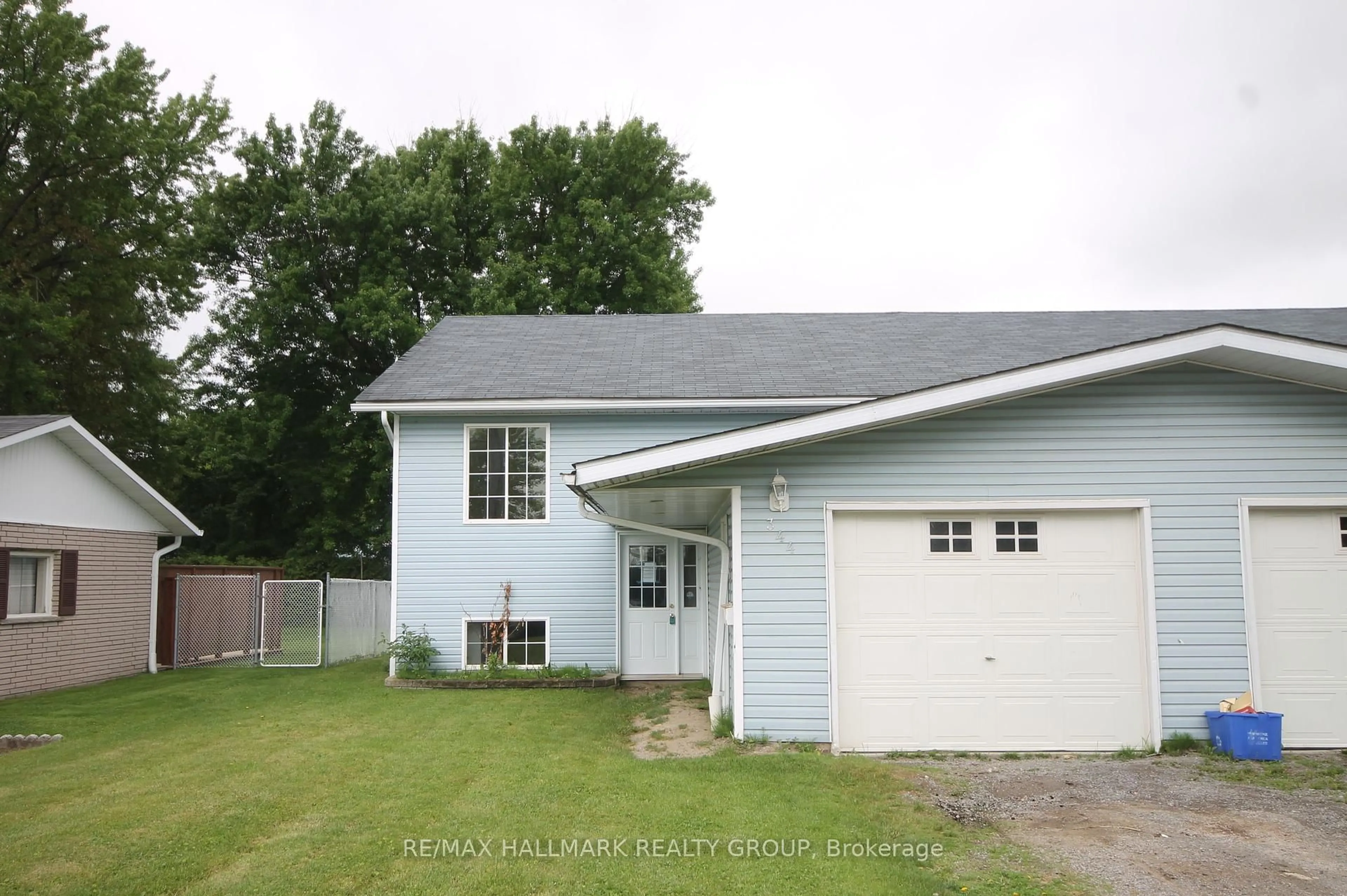 Home with vinyl exterior material, street for 344 JULIEN St, Pembroke Ontario K8A 3P9