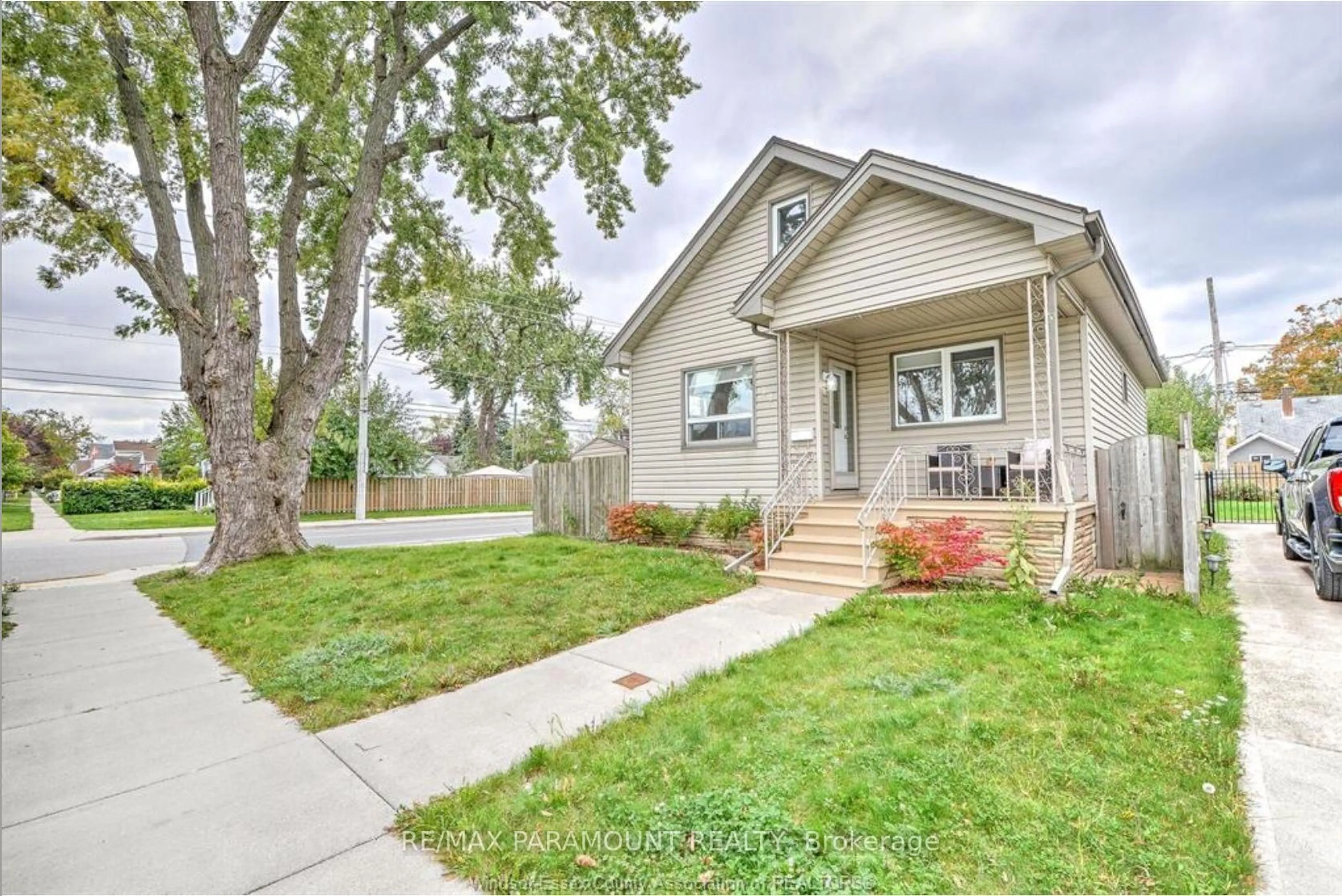 Home with vinyl exterior material, street for 1495 Arthur Rd, Windsor Ontario N8Y 3Y8